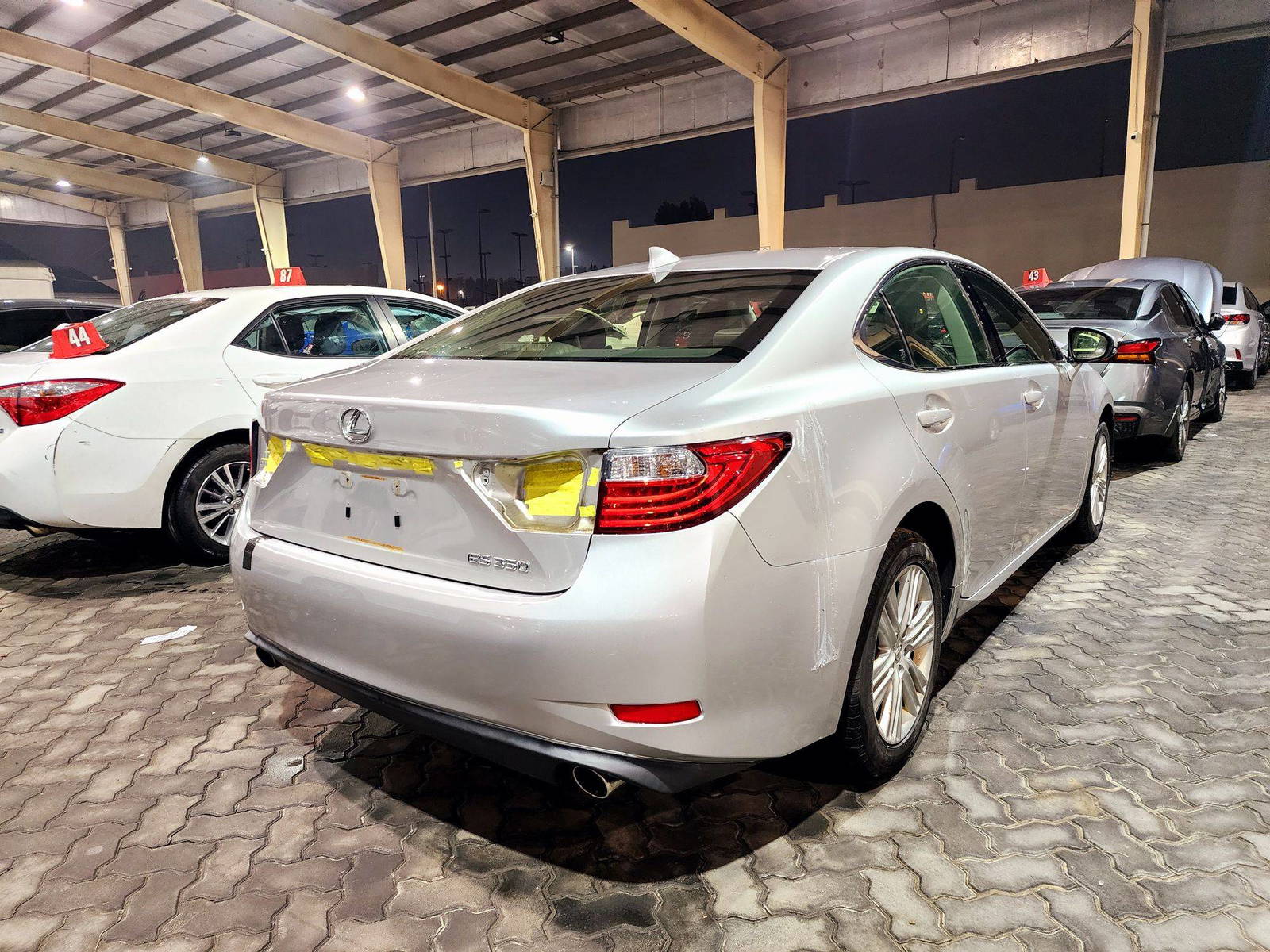 2015 LEXUS ES 350 — 72887 Miles — Lot G8F2202978 — Souq - Marhaba Auctions Used Cars - Image 3