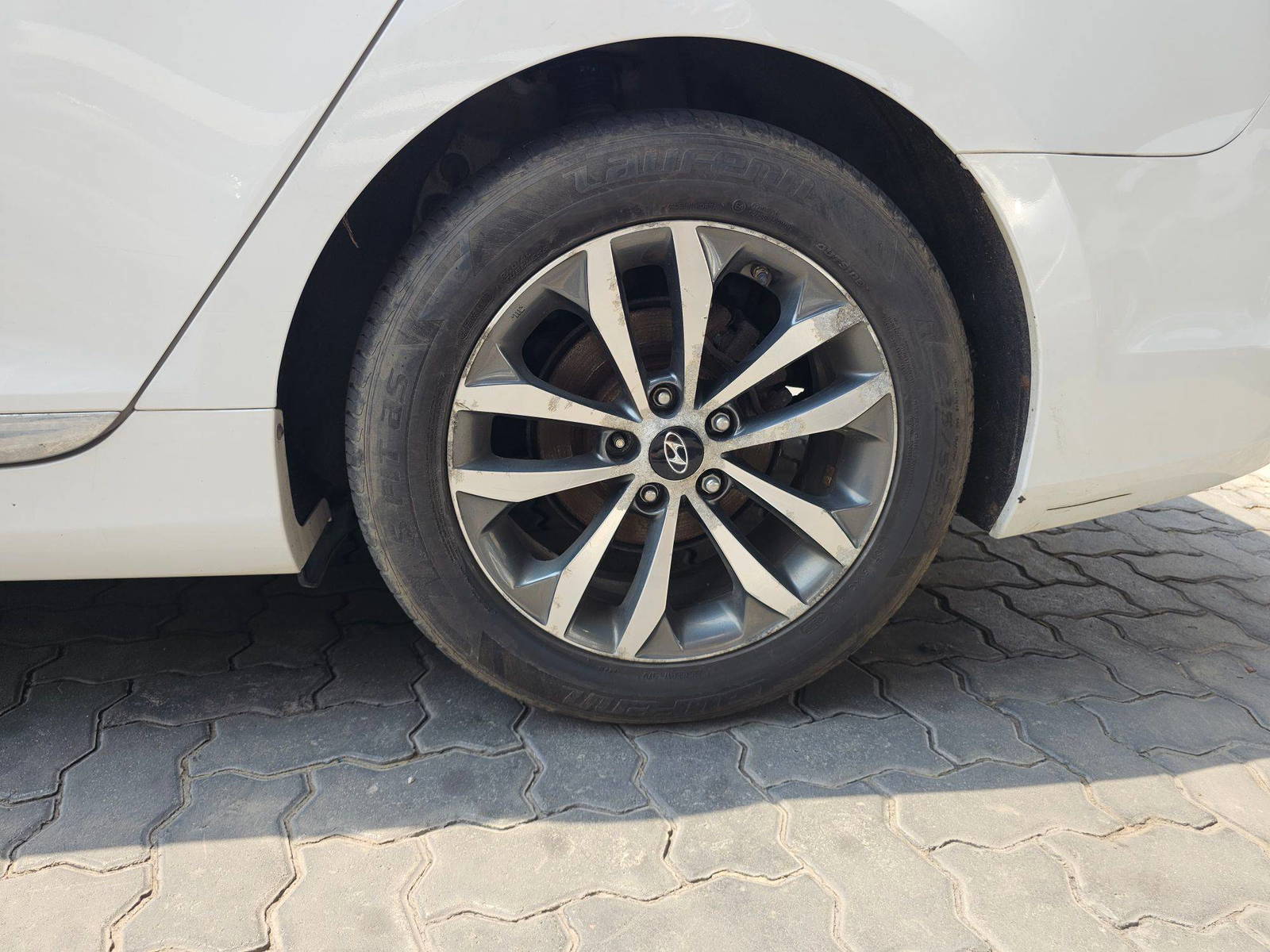 2011 HYUNDAI GRANDEUR — 164680 KM — Lot 068459 — Souq - Marhaba Auctions Used Cars - Image 10