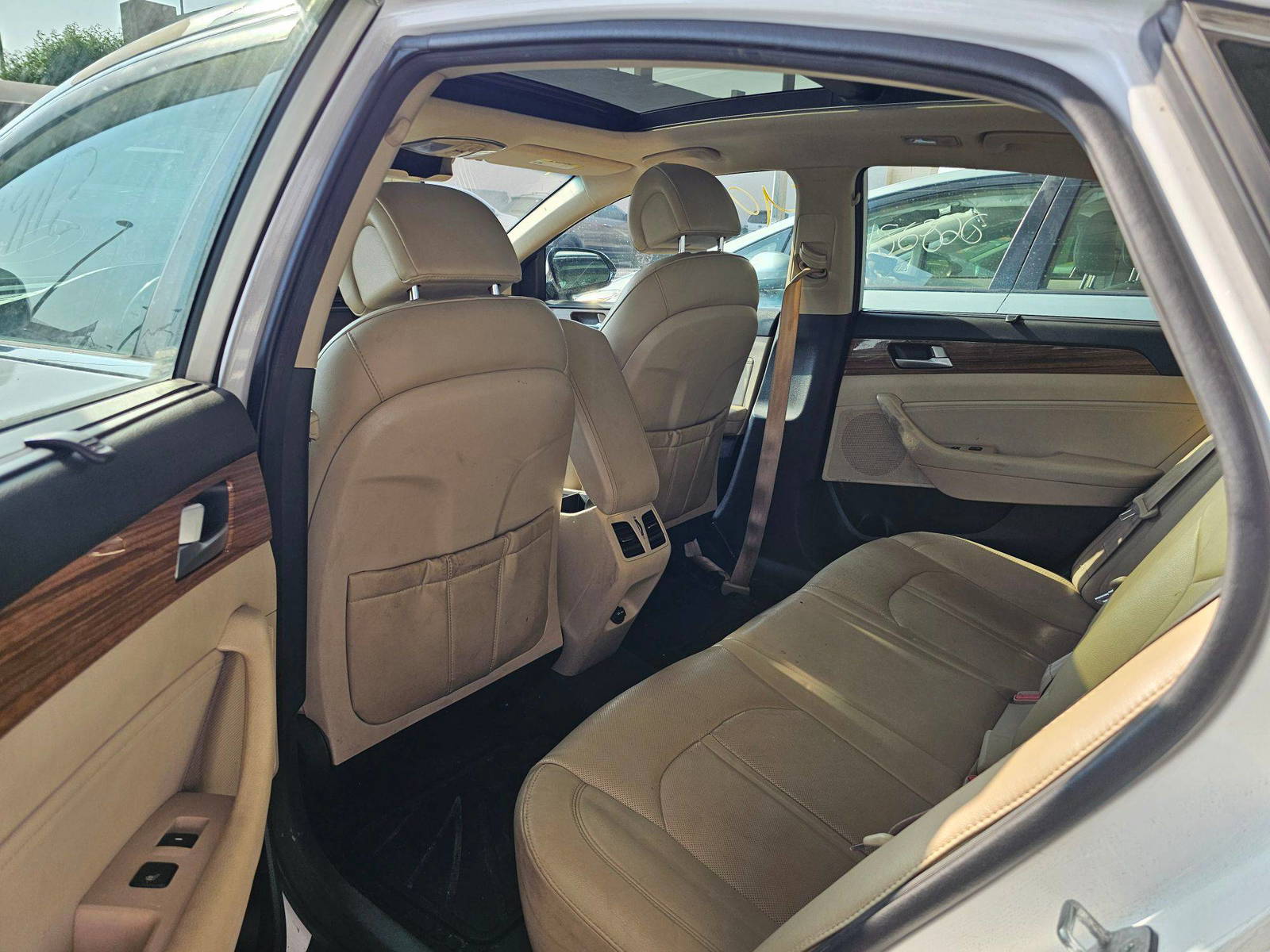 2015 HYUNDAI SONATA — 177360 Miles — Lot H035679 — Souq - Marhaba Auctions Used Cars - Image 6