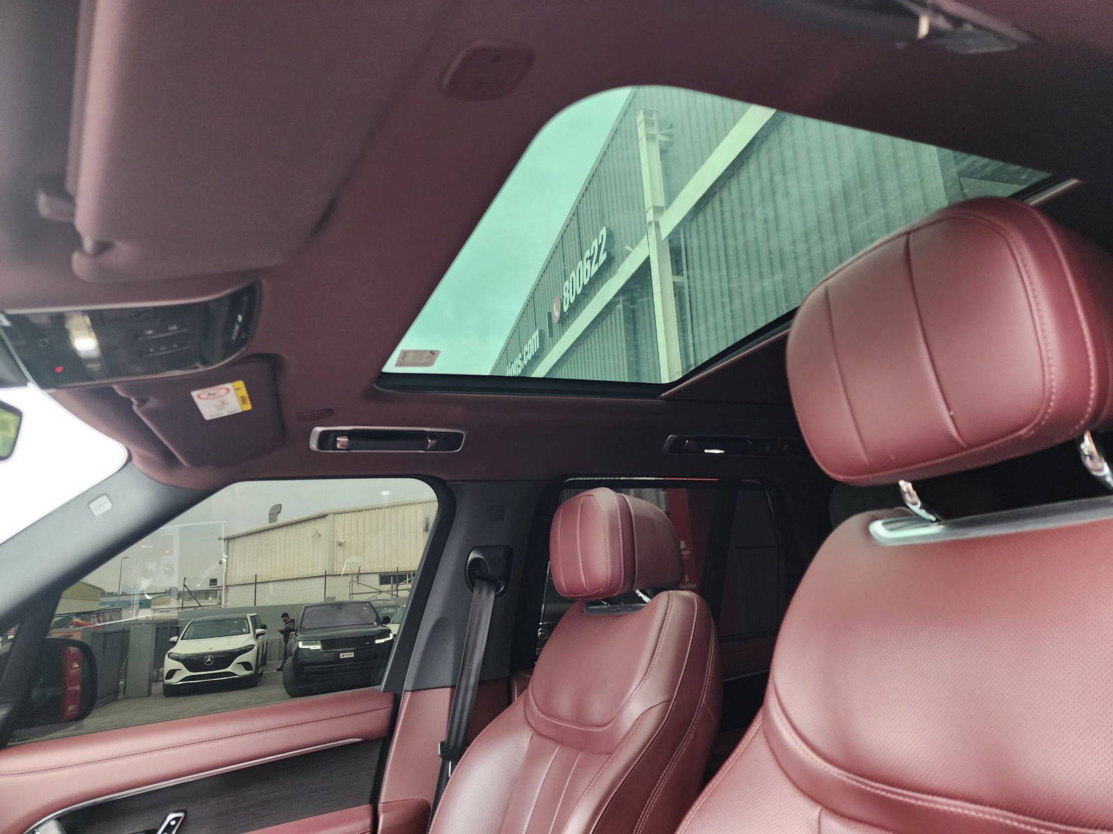 2022 LAND ROVER RANGE ROVER VOGUE — 61032 KM — Lot 77NA007039 — Al Quoz - Marhaba Auctions Used Cars - Image 9