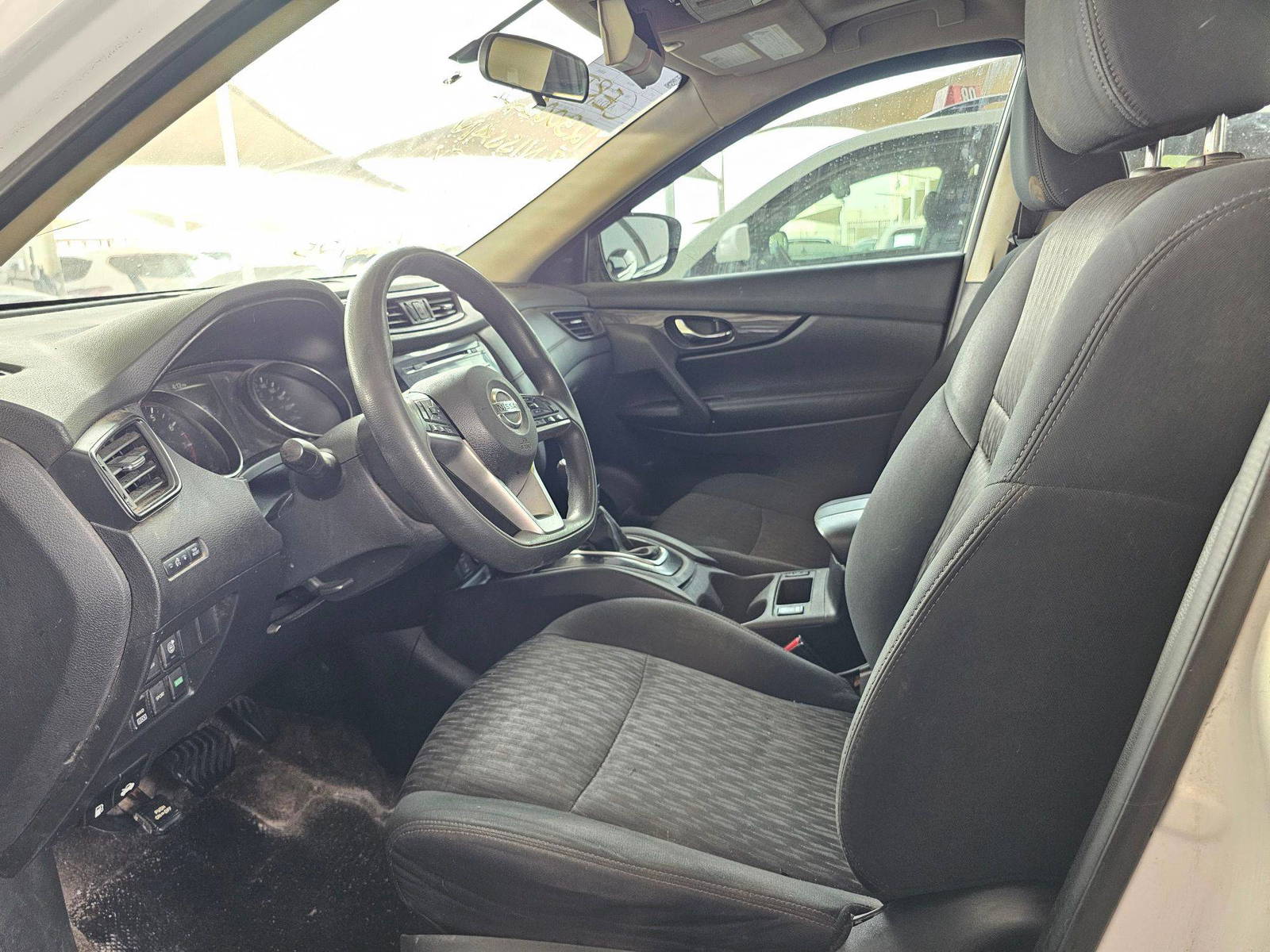 2017 NISSAN ROGUE — 182605 KM — Lot 12300124 — Souq - Marhaba Auctions Used Cars - Image 9