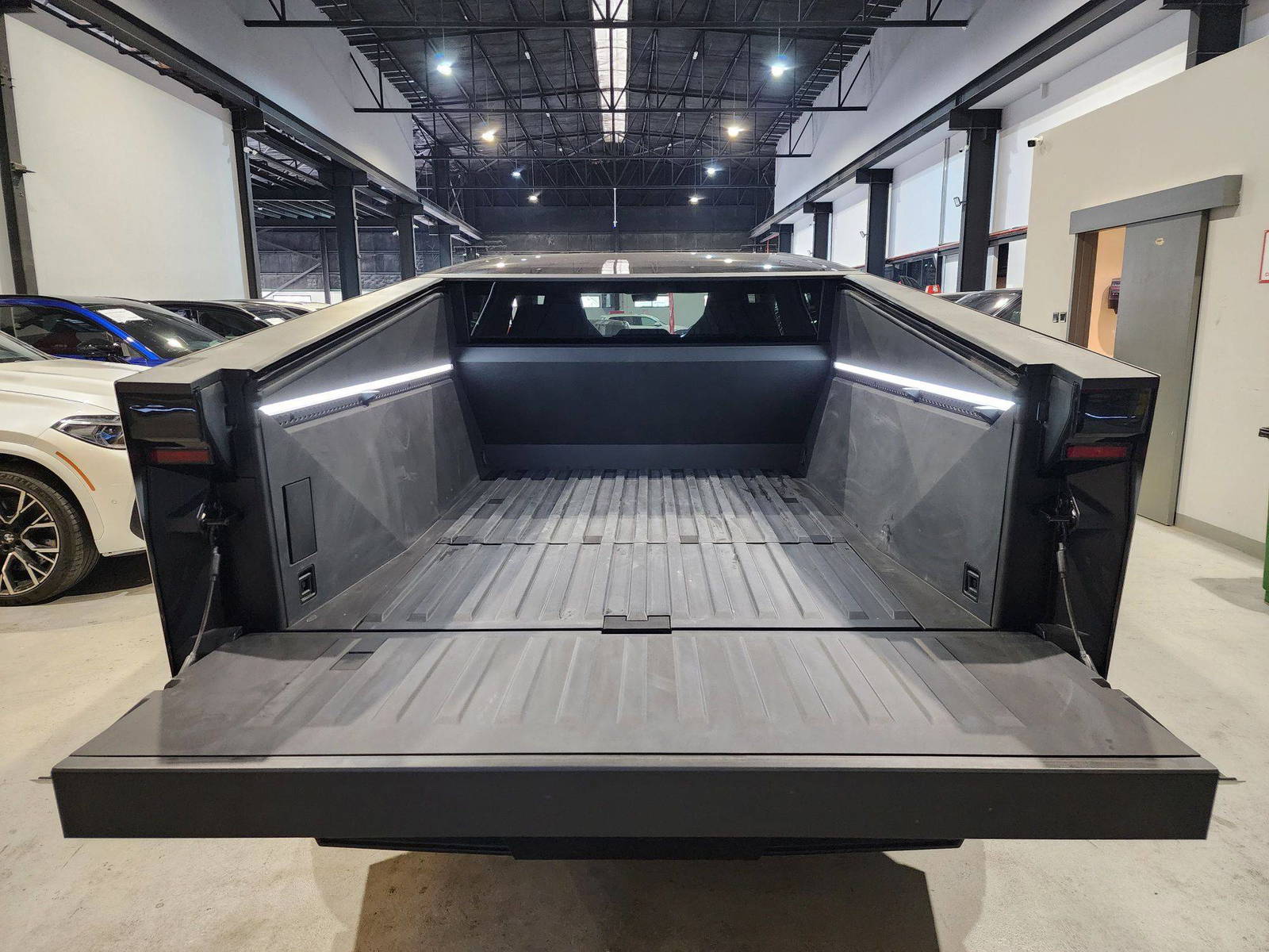 2024 TESLA CYBERTRUCK — 477 Miles — Lot 54939974 — Main - Marhaba Auctions Used Cars - Image 17