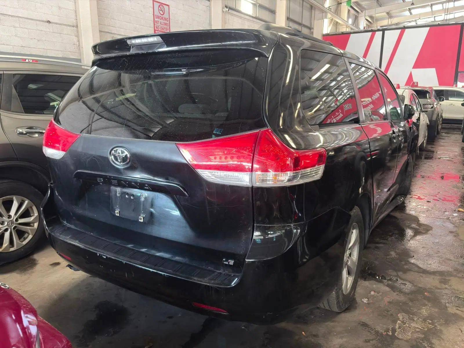TOYOTA SIENNA