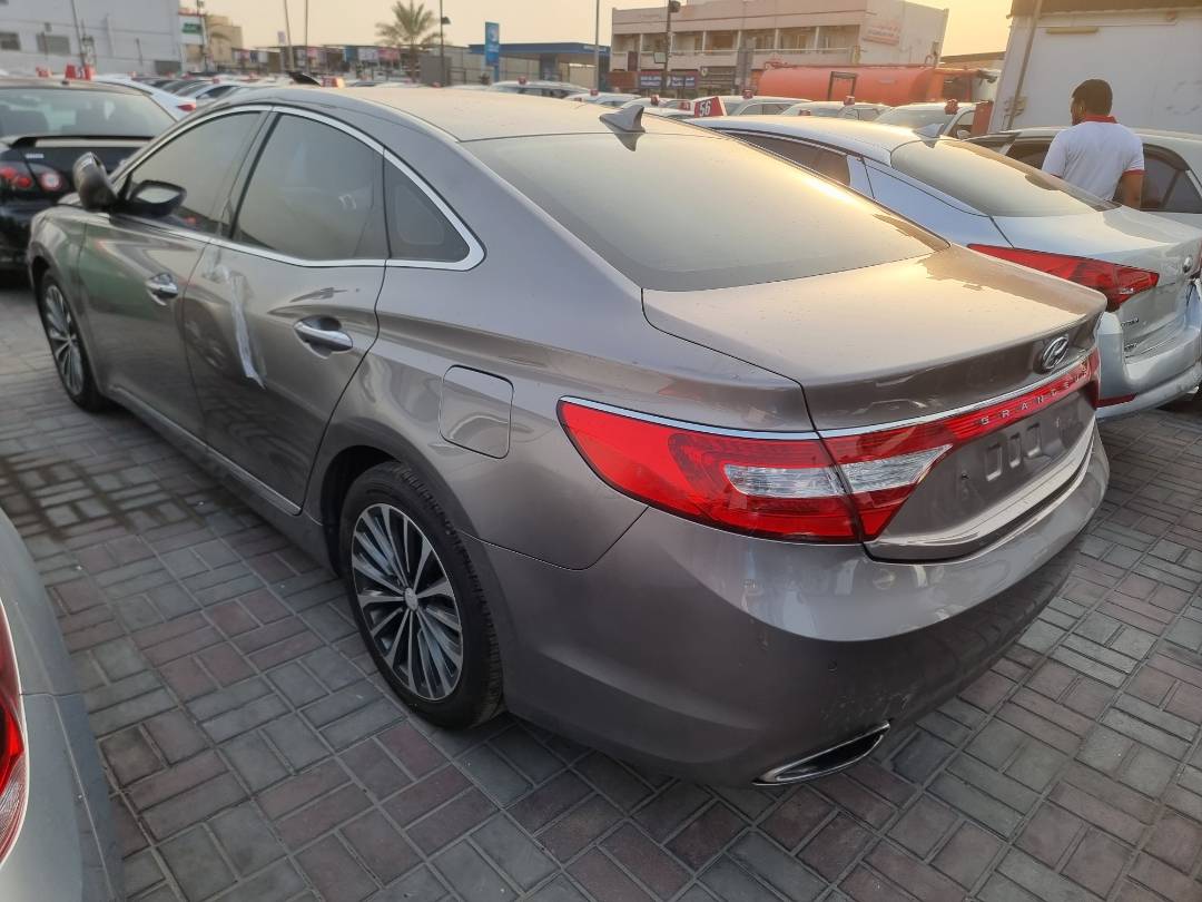 2013 HYUNDAI GRANDEUR — 223351 KM — Lot 272100 — Souq - Marhaba Auctions Used Cars - Image 4