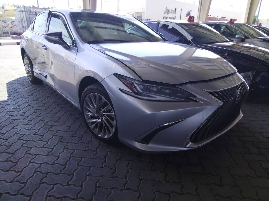 2023 LEXUS ES 300H — 5285 Miles — Lot 73098943 - Marhaba Auctions Used Cars - Image 11