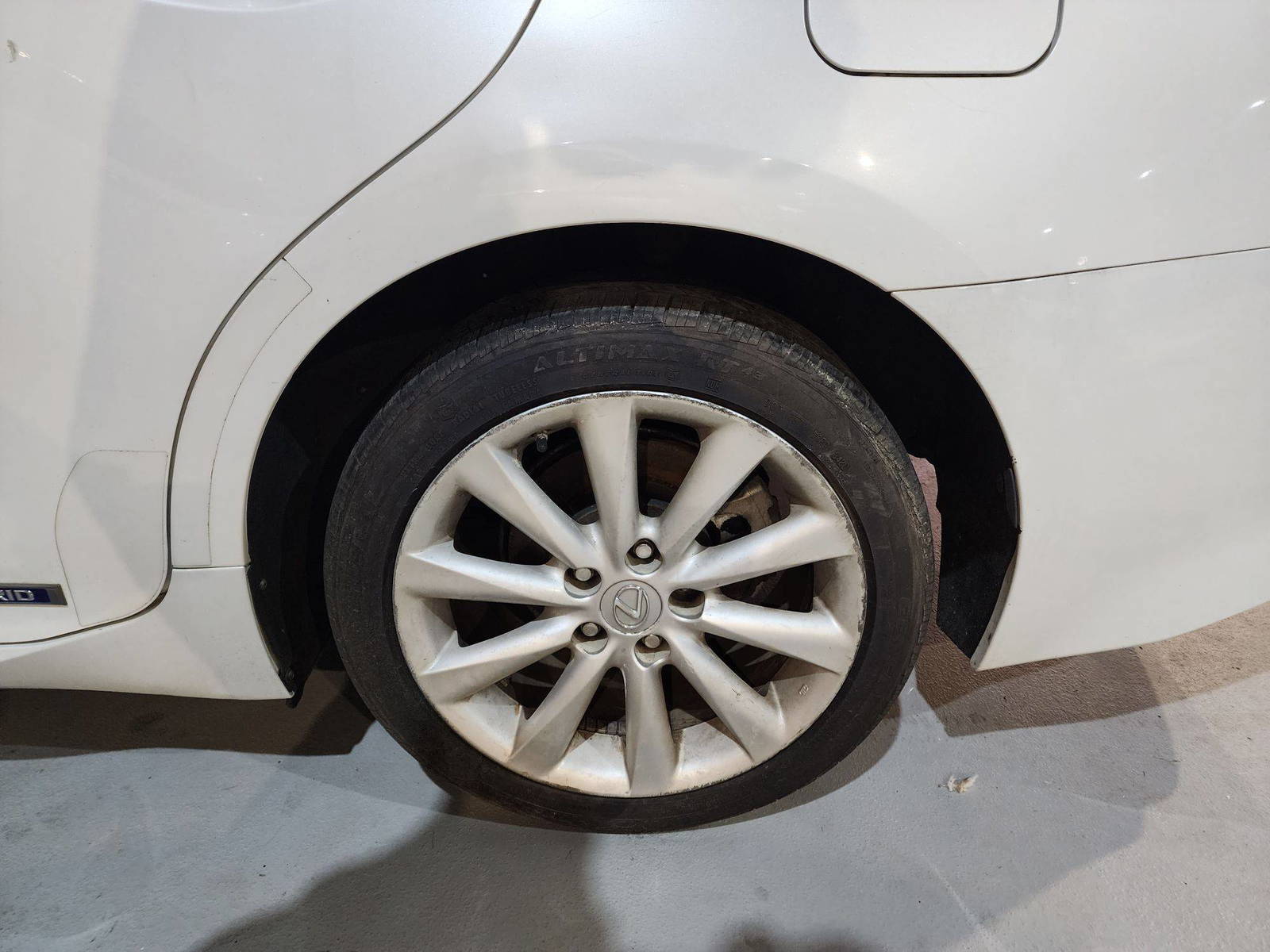 2014 LEXUS ES 300H — 114758 Miles — Lot E2045405 — Al Quoz - Marhaba Auctions Used Cars - Image 12