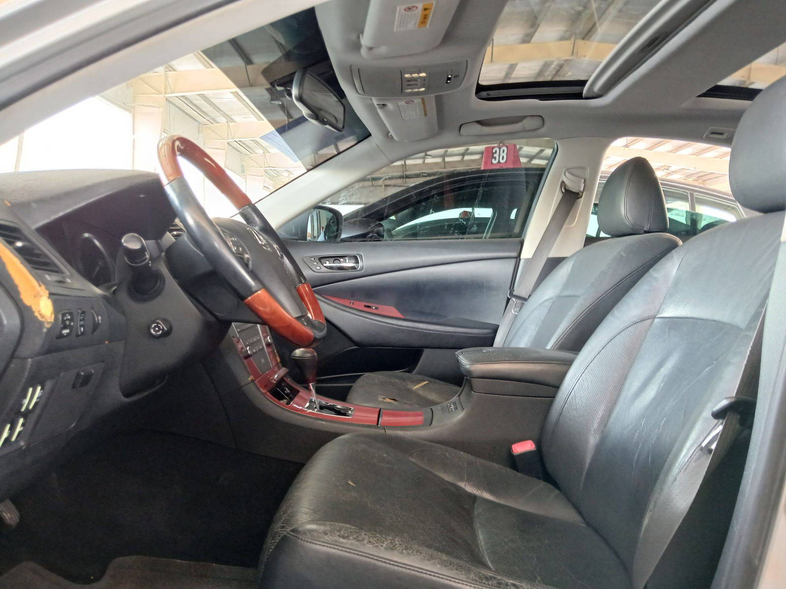 2007 LEXUS ES 350 — 159352 KM — Lot 2017835 — Souq - Marhaba Auctions Used Cars - Image 9
