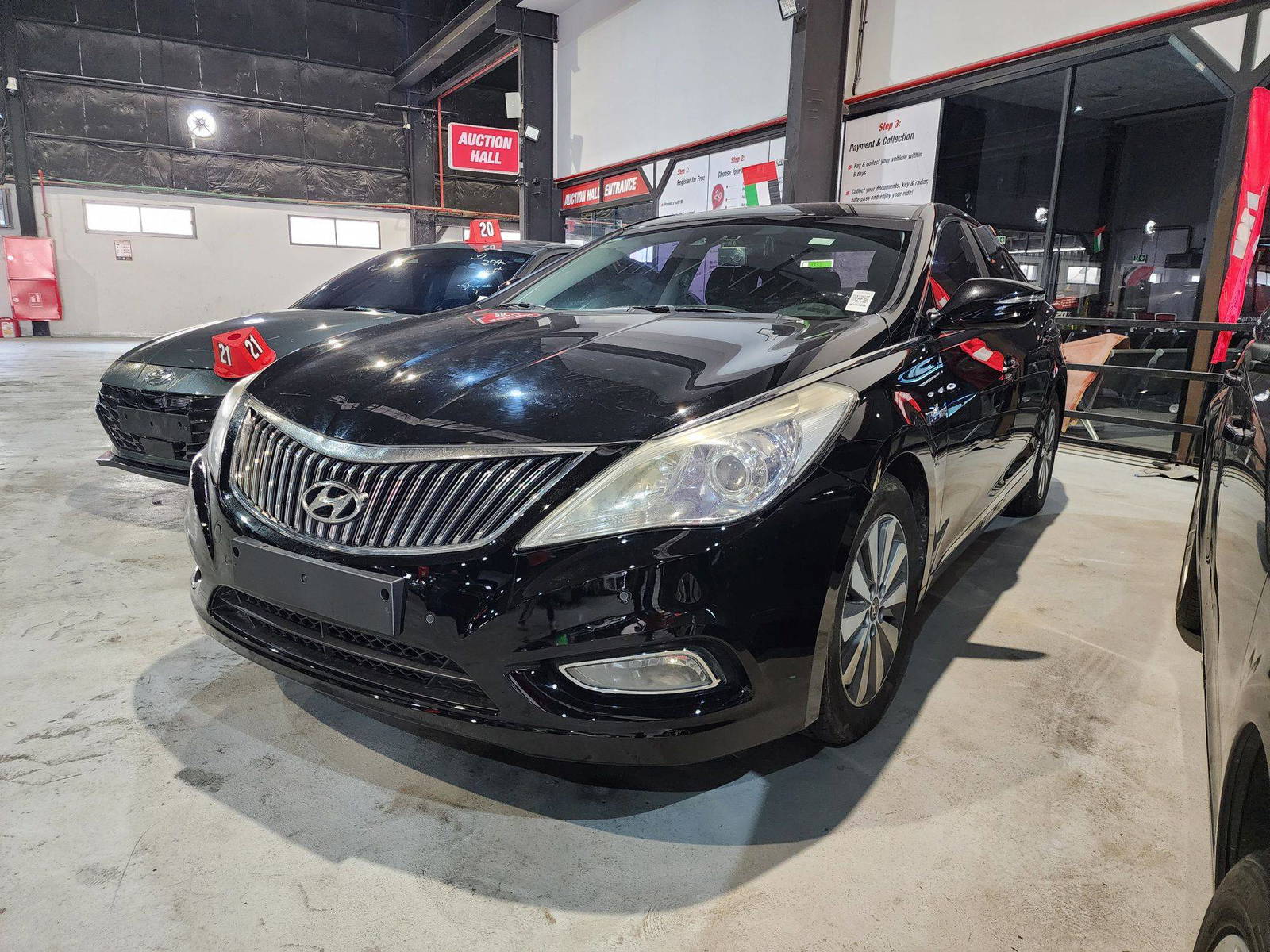 2015 HYUNDAI GRANDEUR — 317748 KM — Lot 008130 — Al Quoz - Marhaba Auctions Used Cars - Image 4