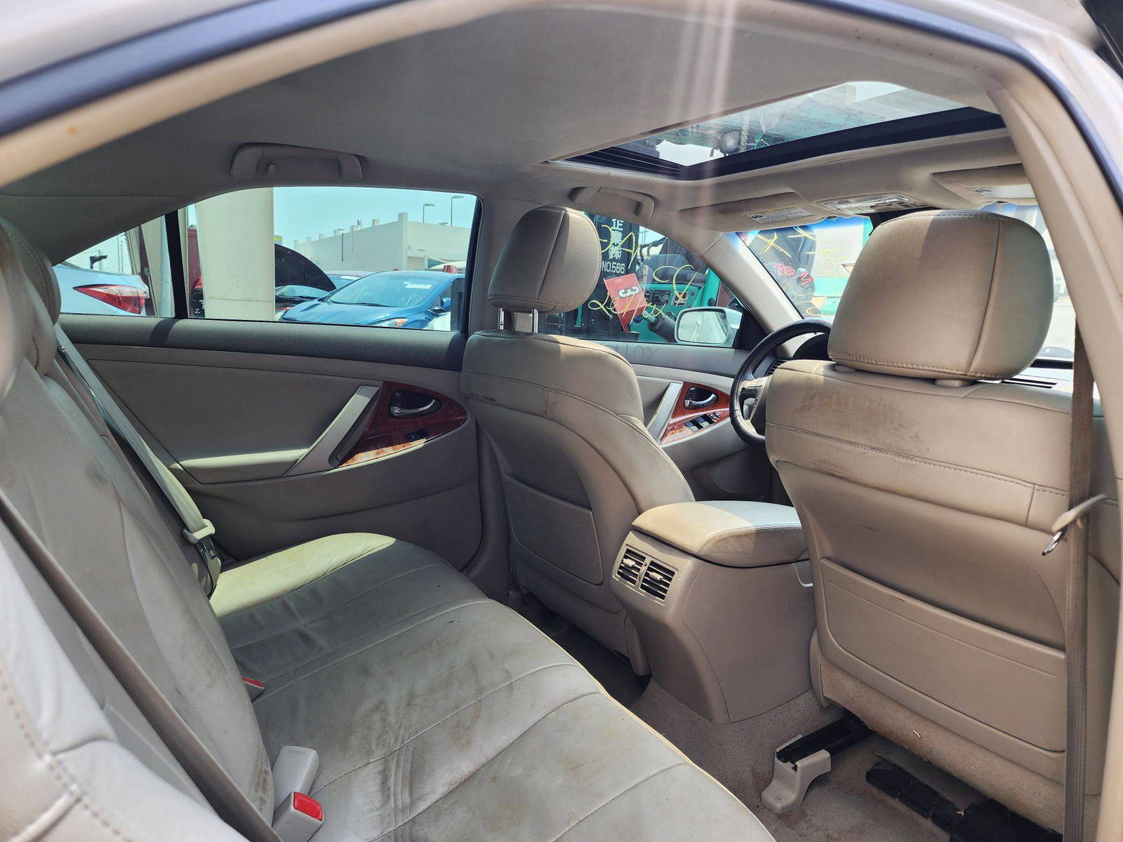 2011 TOYOTA CAMRY — 208507 KM — Lot 3057 — Souq - Marhaba Auctions Used Cars - Image 6