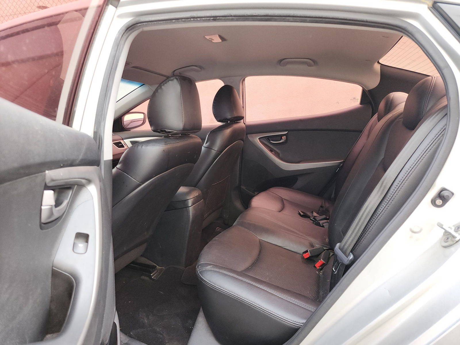 2011 HYUNDAI AVANTE — 127270 KM — Lot 033627 — Al Quoz - Marhaba Auctions Used Cars - Image 9