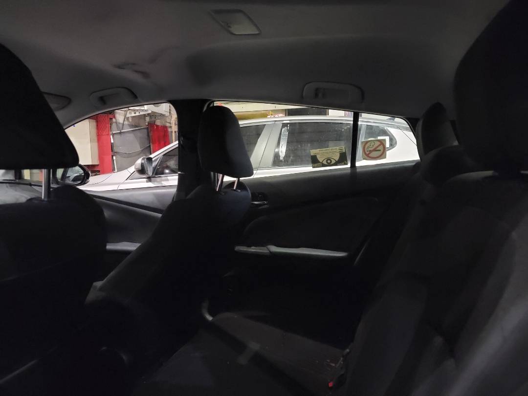 2017 TOYOTA PRIUS — 267871 KM — Lot 12303113 — Souq - Marhaba Auctions Used Cars - Image 7