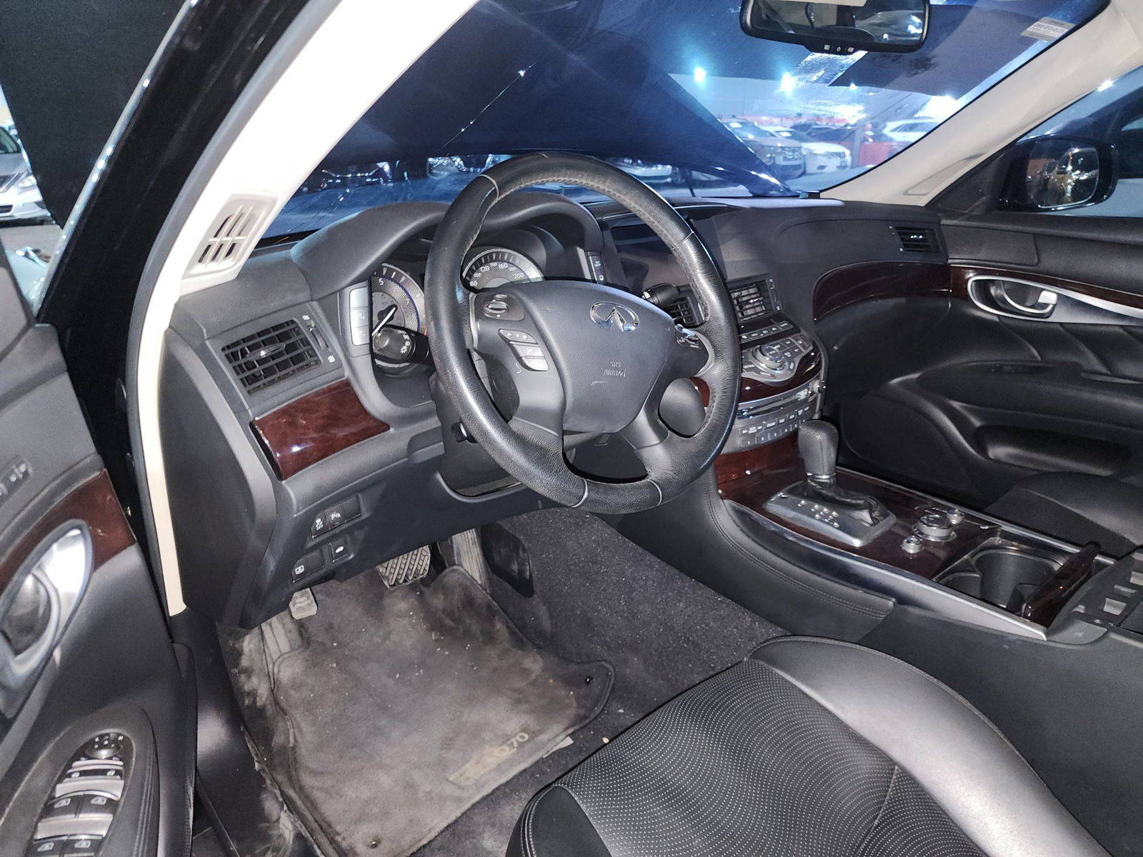 2015 INFINITI Q70 — 138440 KM — Lot M560083 - Marhaba Auctions Used Cars - Image 9