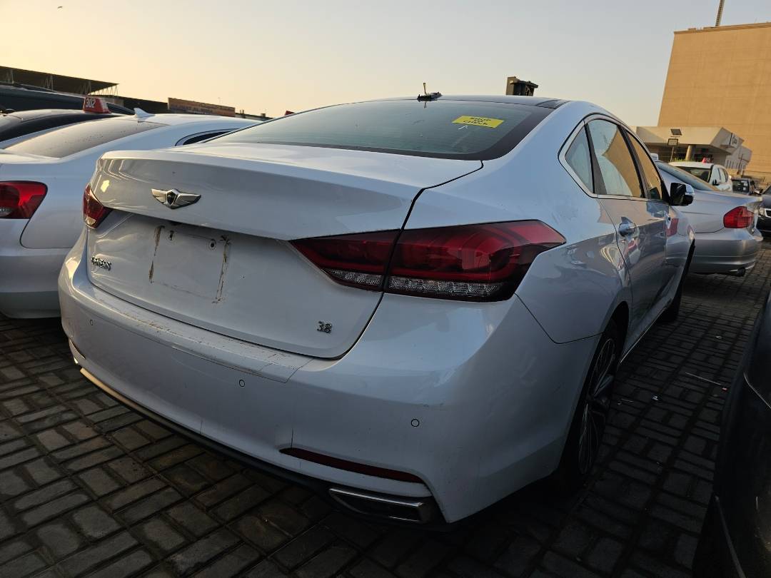 2015 HYUNDAI GENESIS — 190185 Miles — Lot 351783 — Main - Marhaba Auctions Used Cars - Image 4