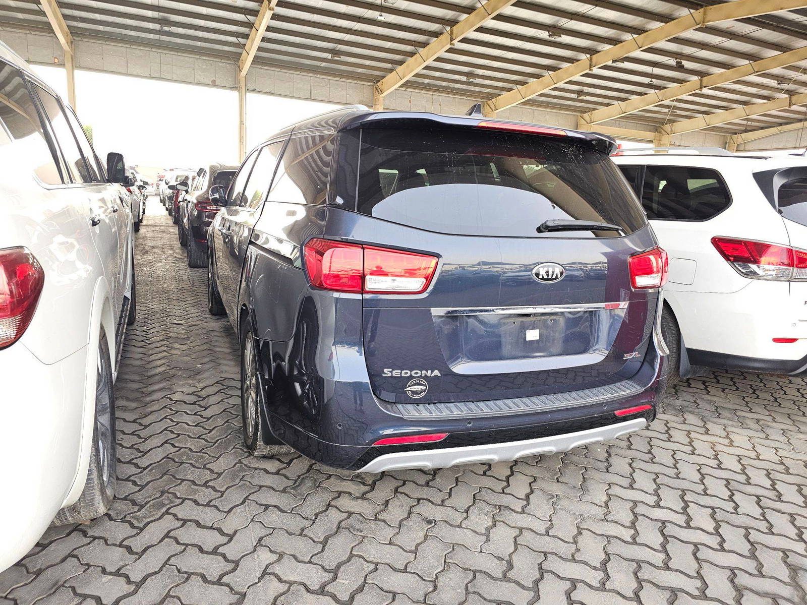 2015 KIA SEDONA — 166327 Miles — Lot 42931110 — Souq - Marhaba Auctions Used Cars - Image 3
