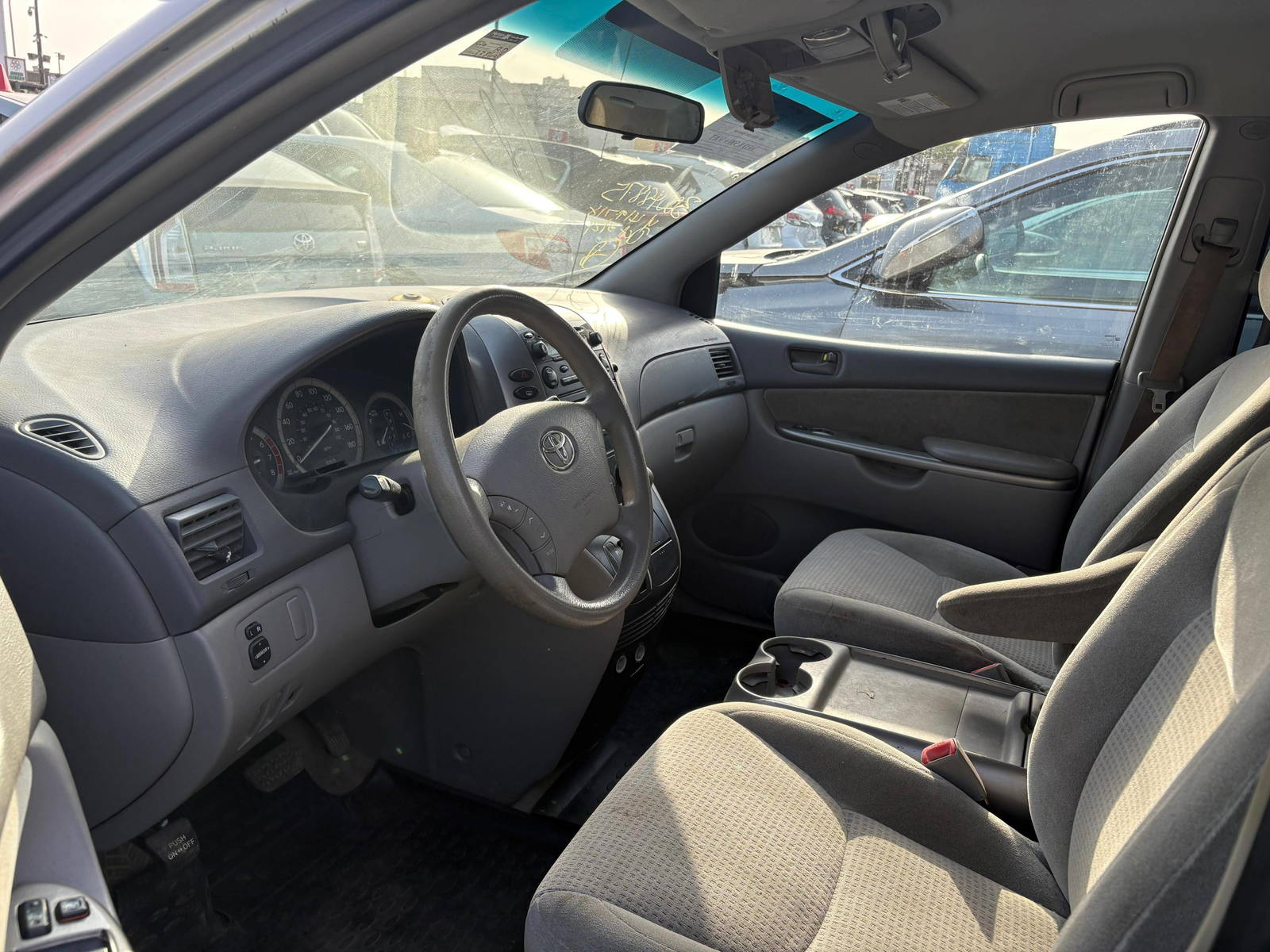 2006 TOYOTA SIENNA — 338403 KM — Lot 491718 — Ind. 12 - Marhaba Auctions Used Cars - Image 9