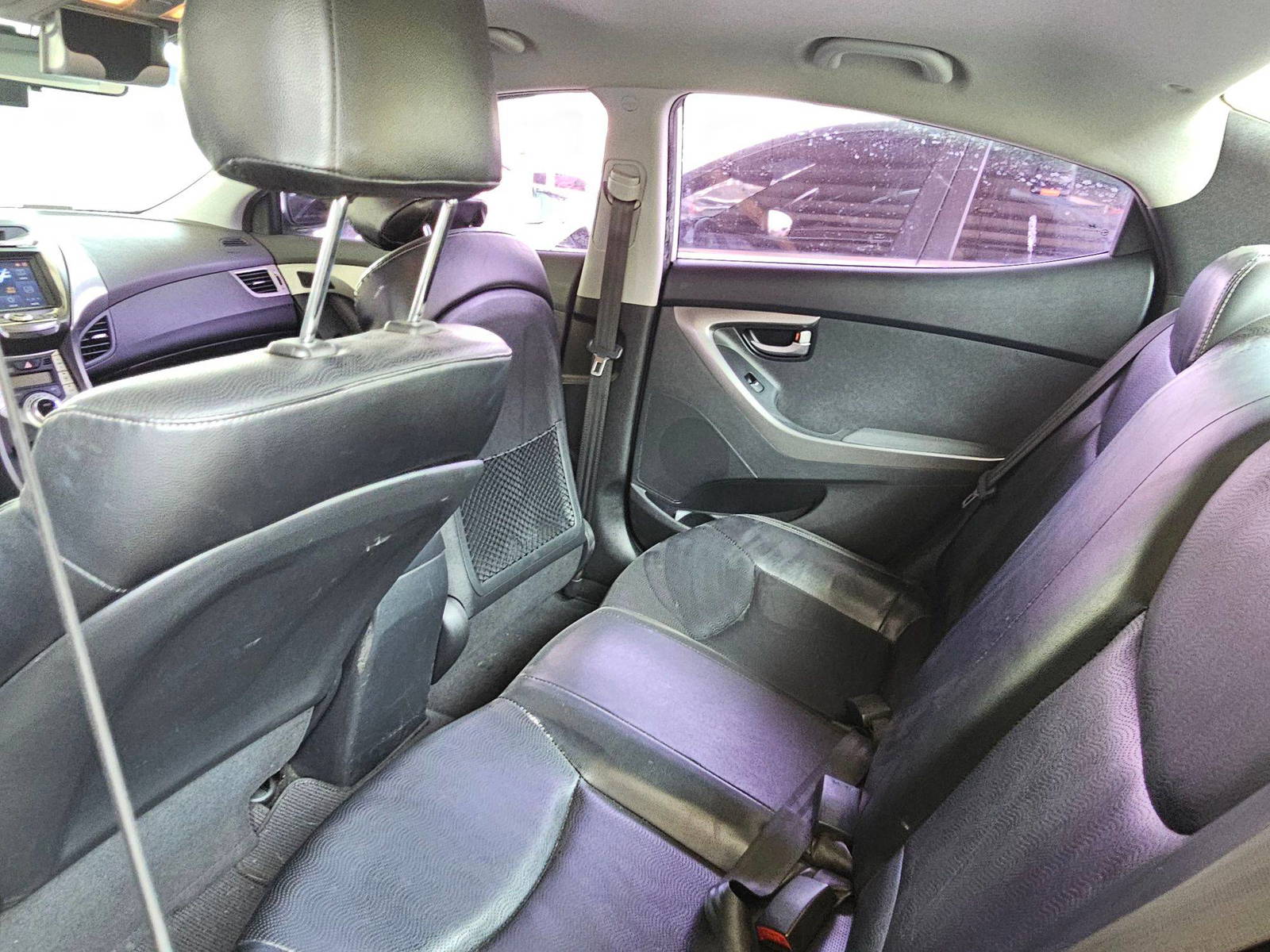 2012 HYUNDAI AVANTE — 170245 KM — Lot 200631 — Souq - Marhaba Auctions Used Cars - Image 6