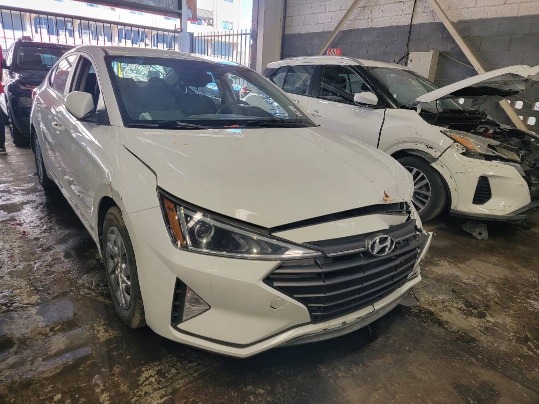 2019 HYUNDAI ELANTRA — 72550 KM — Lot 736711 — Souq - Marhaba Auctions Used Cars - Image 4