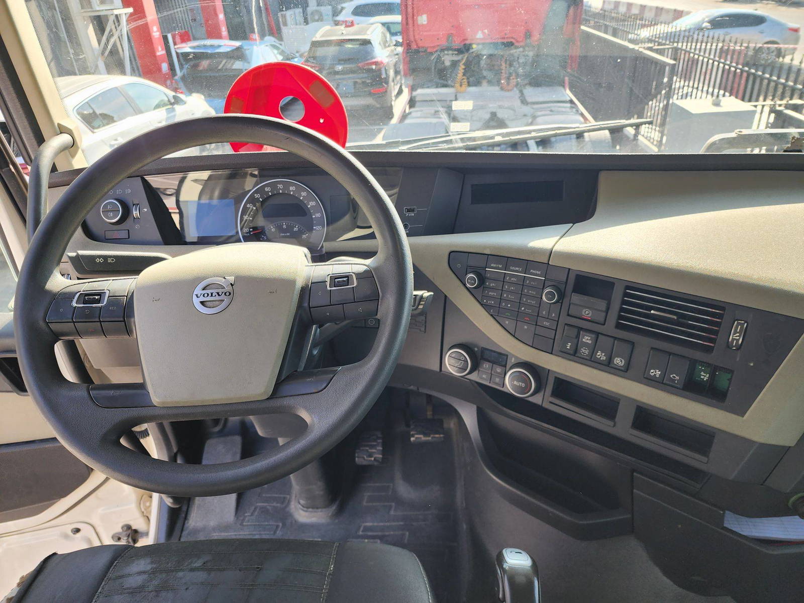 2014 VOLVO FH-Series — 961083,9 KM — Lot 693528 — Al Quoz - Marhaba Auctions Used Cars - Image 10