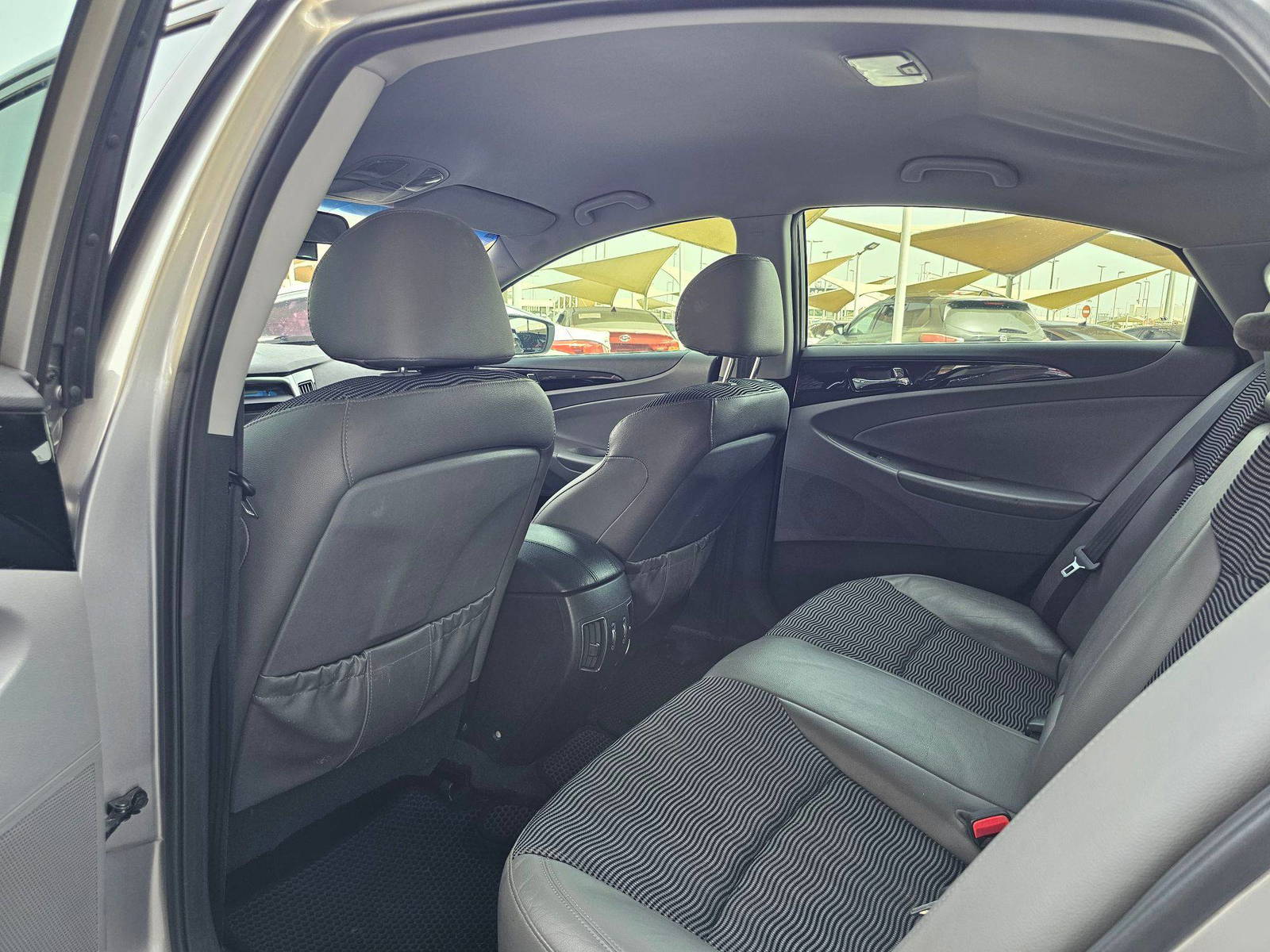 2010 HYUNDAI SONATA — 190609 KM — Lot C41BBAA124785 — Souq - Marhaba Auctions Used Cars - Image 6