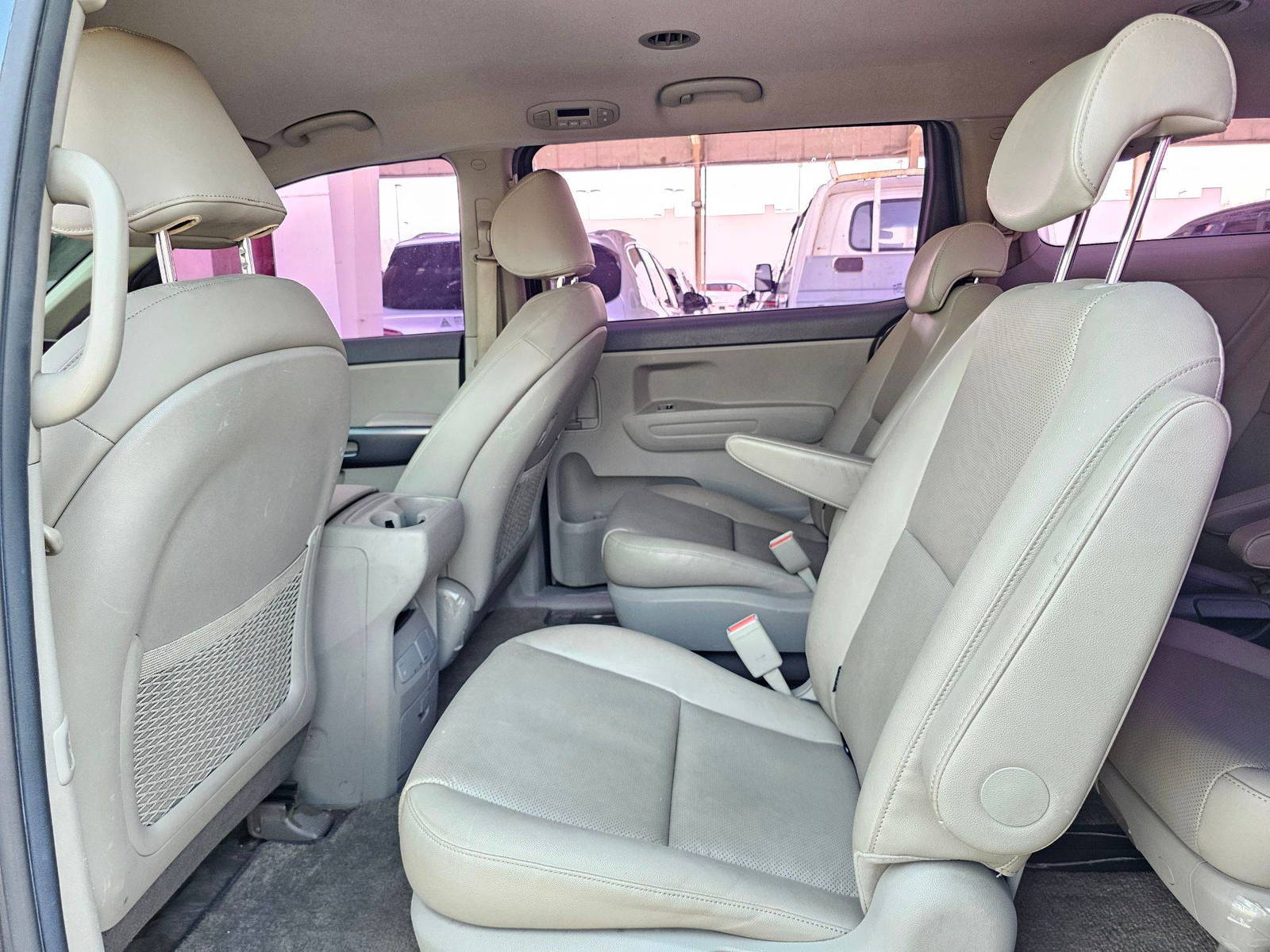 2016 KIA CARNIVAL LX — 127350 KM — Lot GS221554 — Souq - Marhaba Auctions Used Cars - Image 7