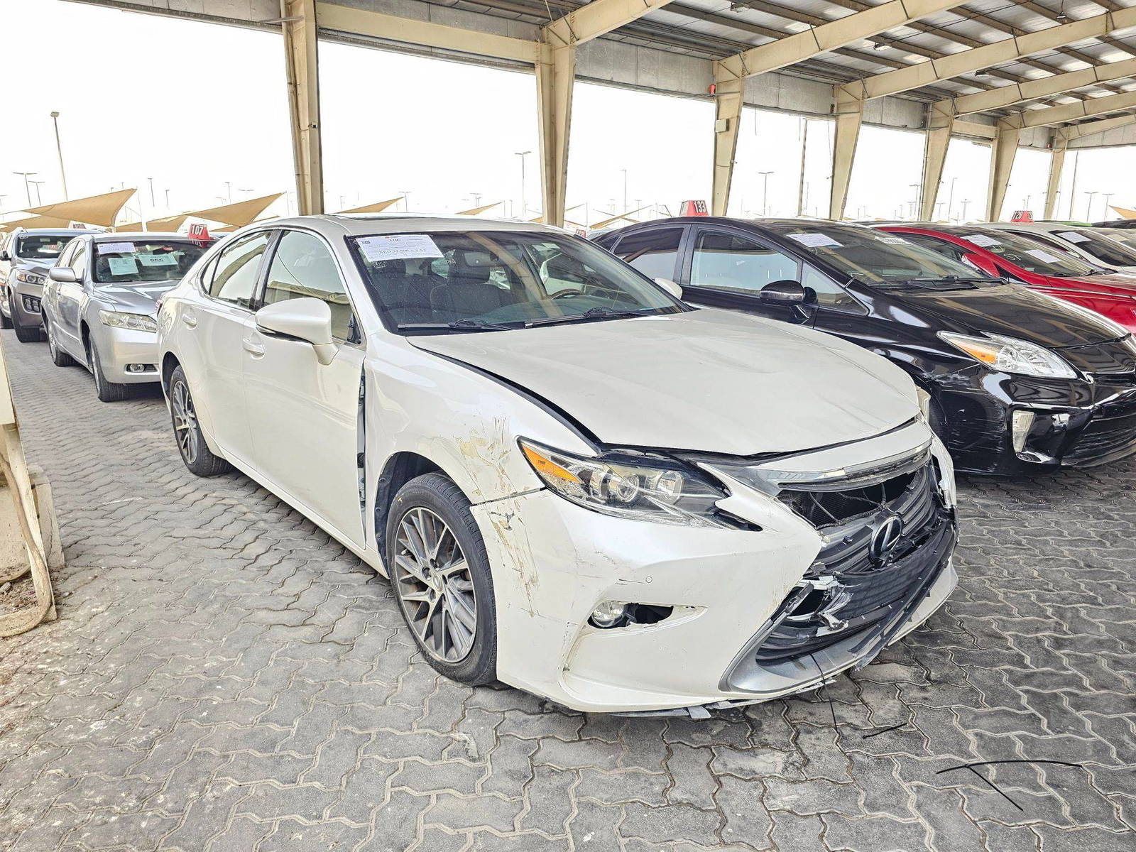 2016 LEXUS ES 350 — 177132 KM — Lot 5G2229105 — Souq - Marhaba Auctions Used Cars - Image 4