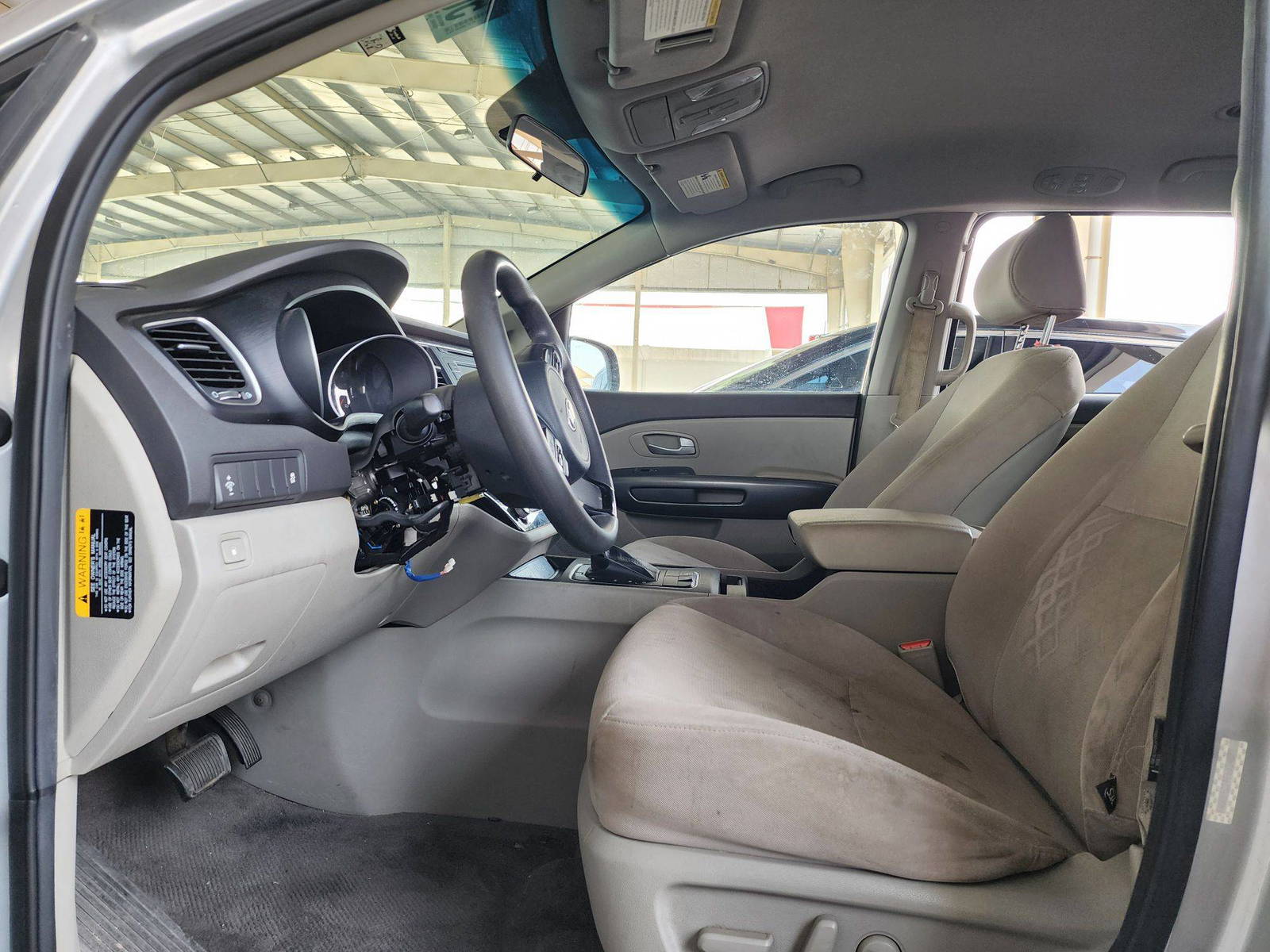 2015 KIA SEDONA — 153048 Miles — Lot 50091384 — Souq - Marhaba Auctions Used Cars - Image 9