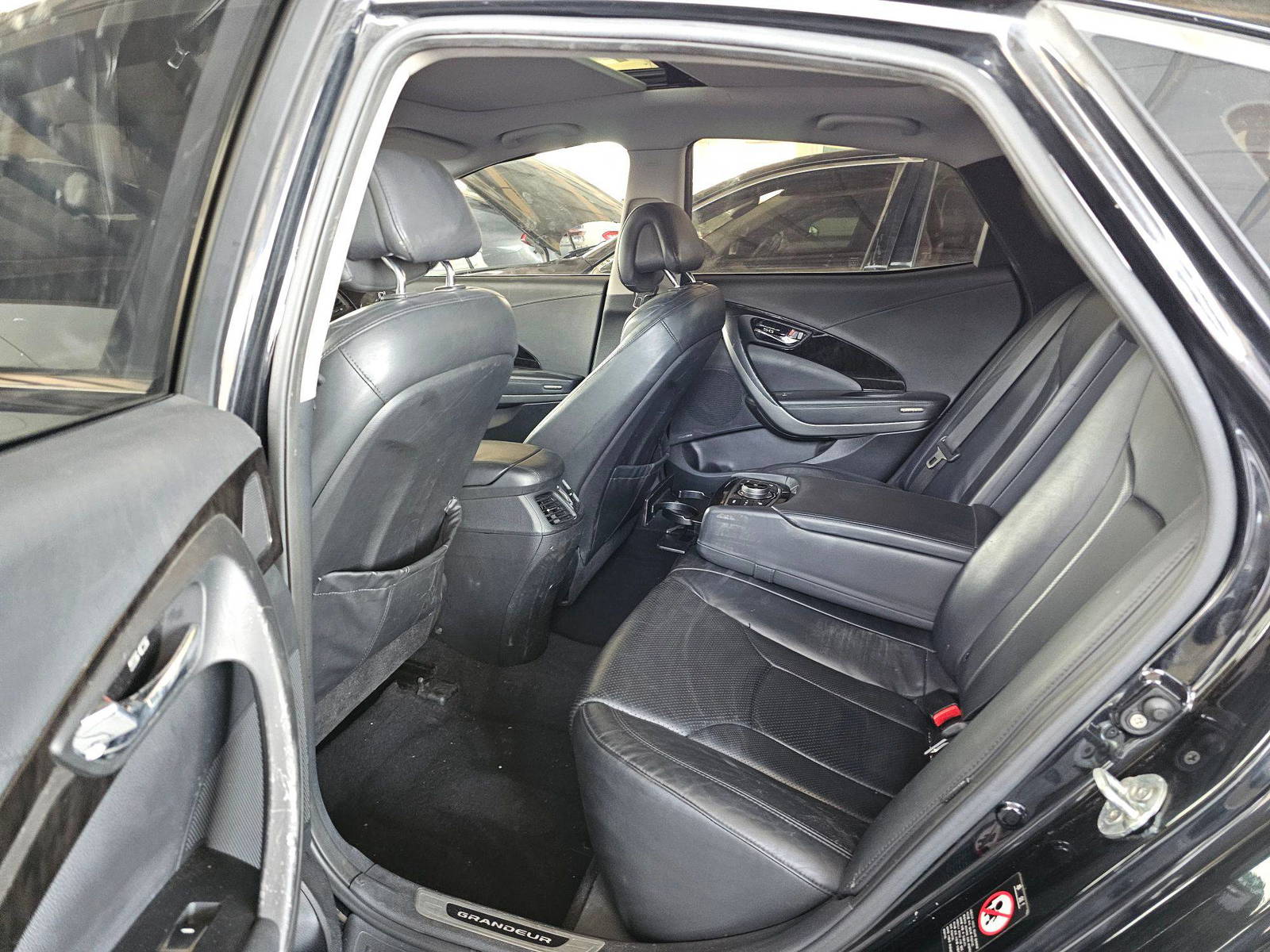 HYUNDAI GRANDEUR 2011 - Marhaba Auction Used Cars - Image 7