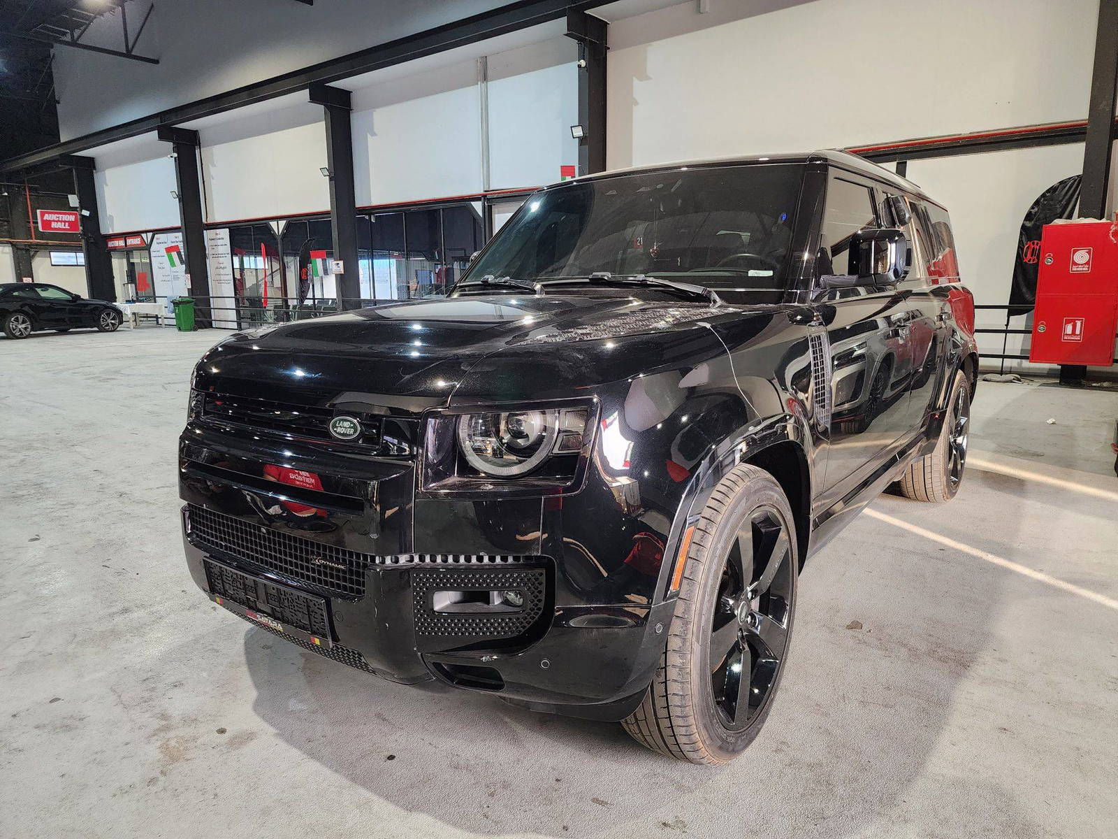 2023 LAND ROVER DEFENDER S — 29816 KM — Lot 2210410 — Al Quoz - Marhaba Auctions Used Cars - Image 4