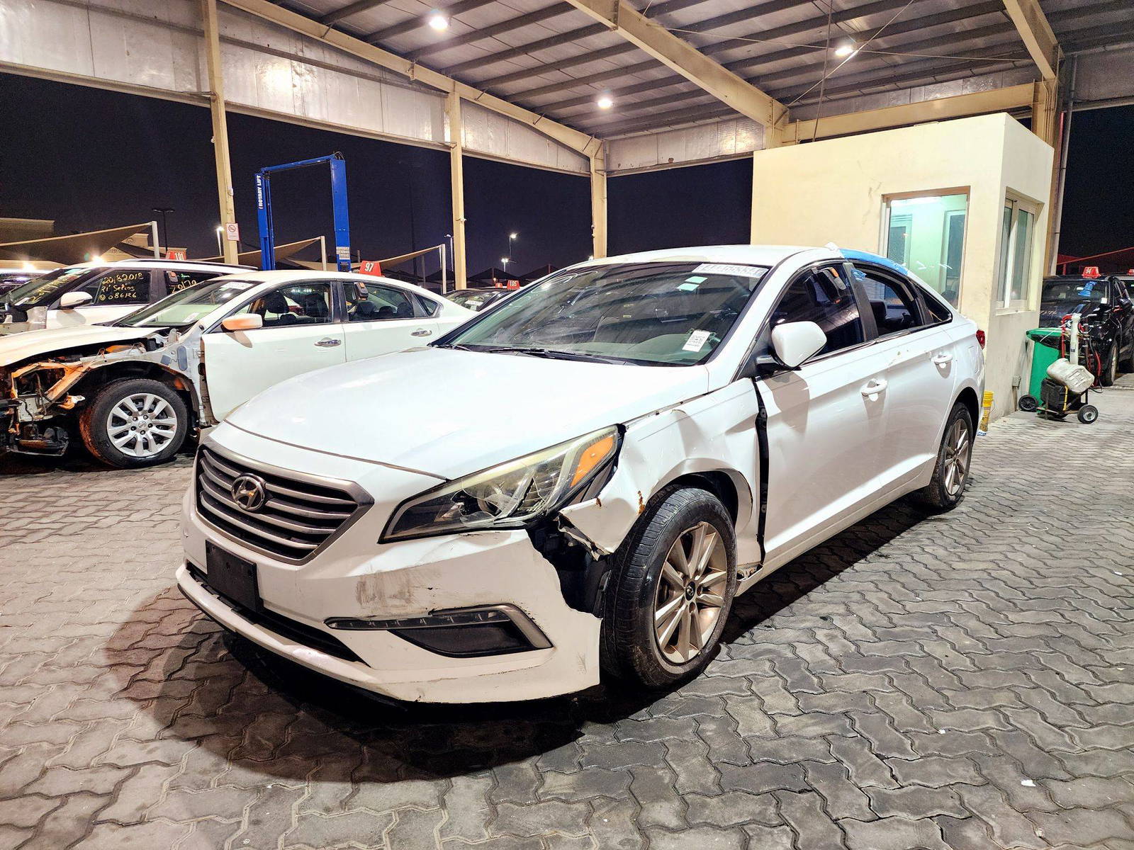 2015 HYUNDAI SONATA — 158765 Miles — Lot 44455334 — Souq - Marhaba Auctions Used Cars - Image 4