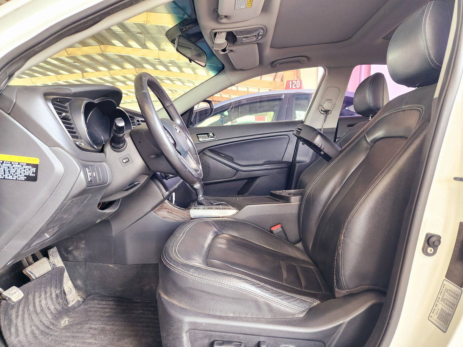 2013 KIA K5 — 255203 KM — Lot 344212 — Souq - Marhaba Auctions Used Cars - Image 9
