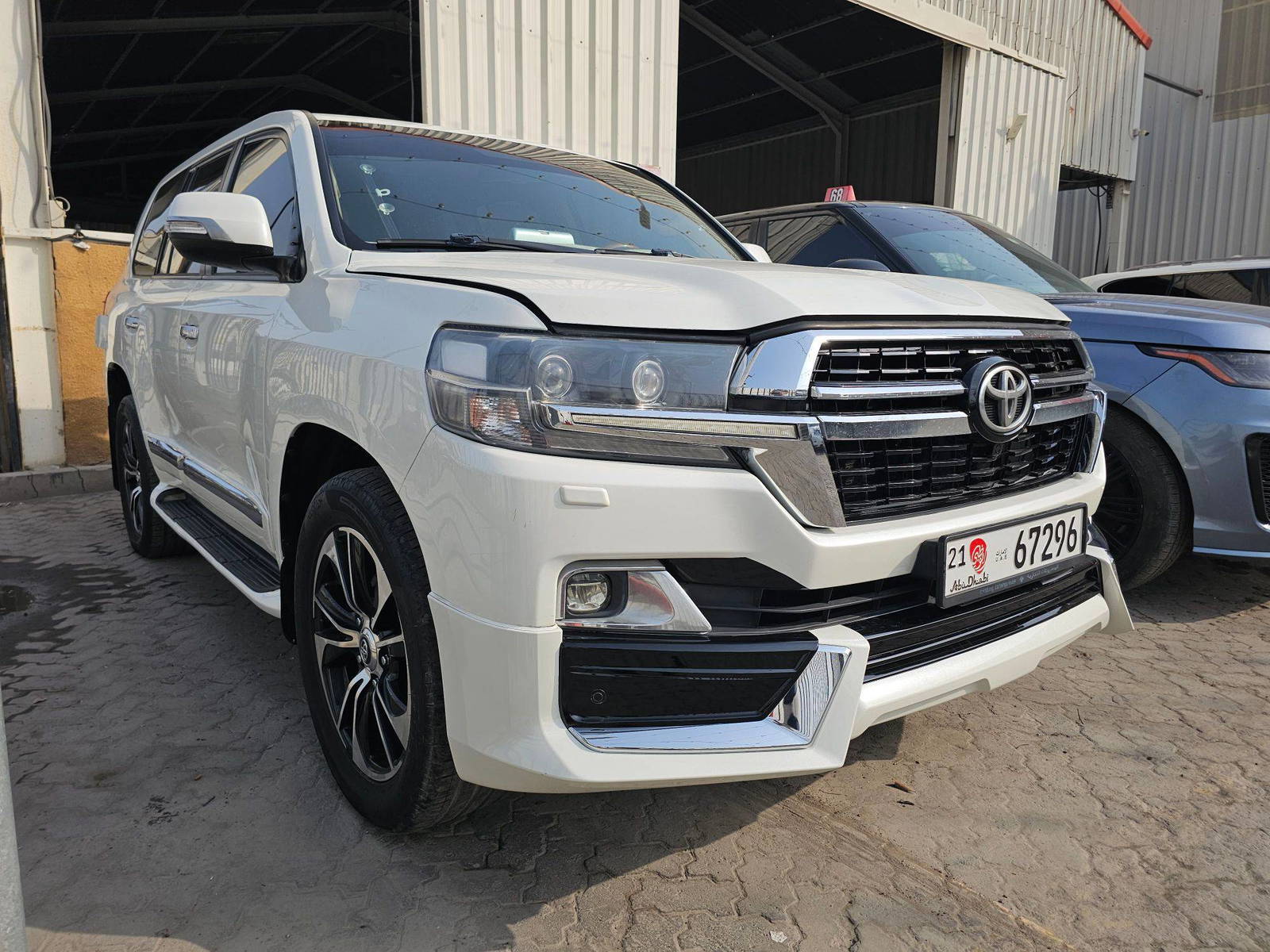 2014 TOYOTA LAND CRUISER — 215296 KM — Lot 5077982 — Main - Marhaba Auctions Used Cars - Image 5