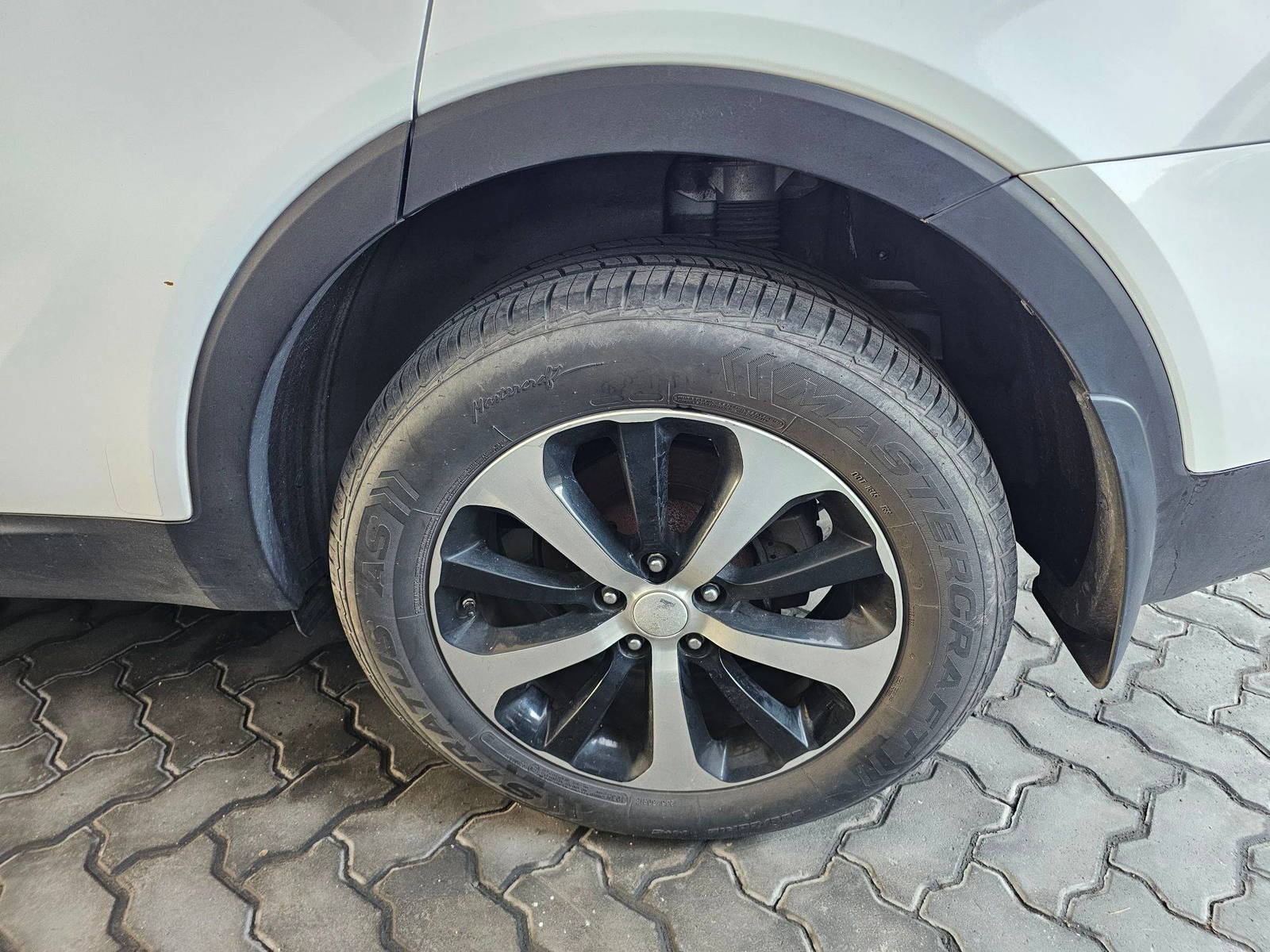 2016 KIA SORENTO — 191029 Miles — Lot G164383 — Souq - Marhaba Auctions Used Cars - Image 10