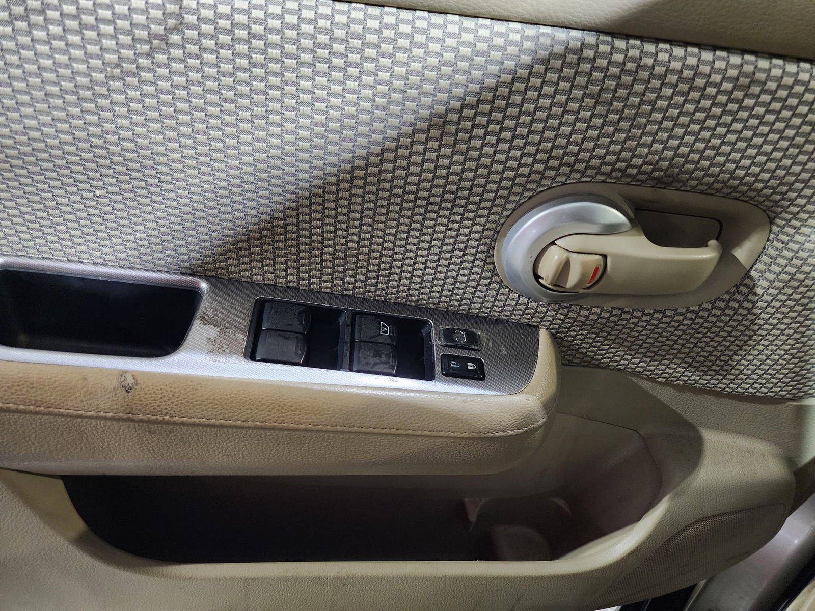 2007 NISSAN VERSA — 211450 KM — Lot 12066540 — Al Quoz - Marhaba Auctions Used Cars - Image 11