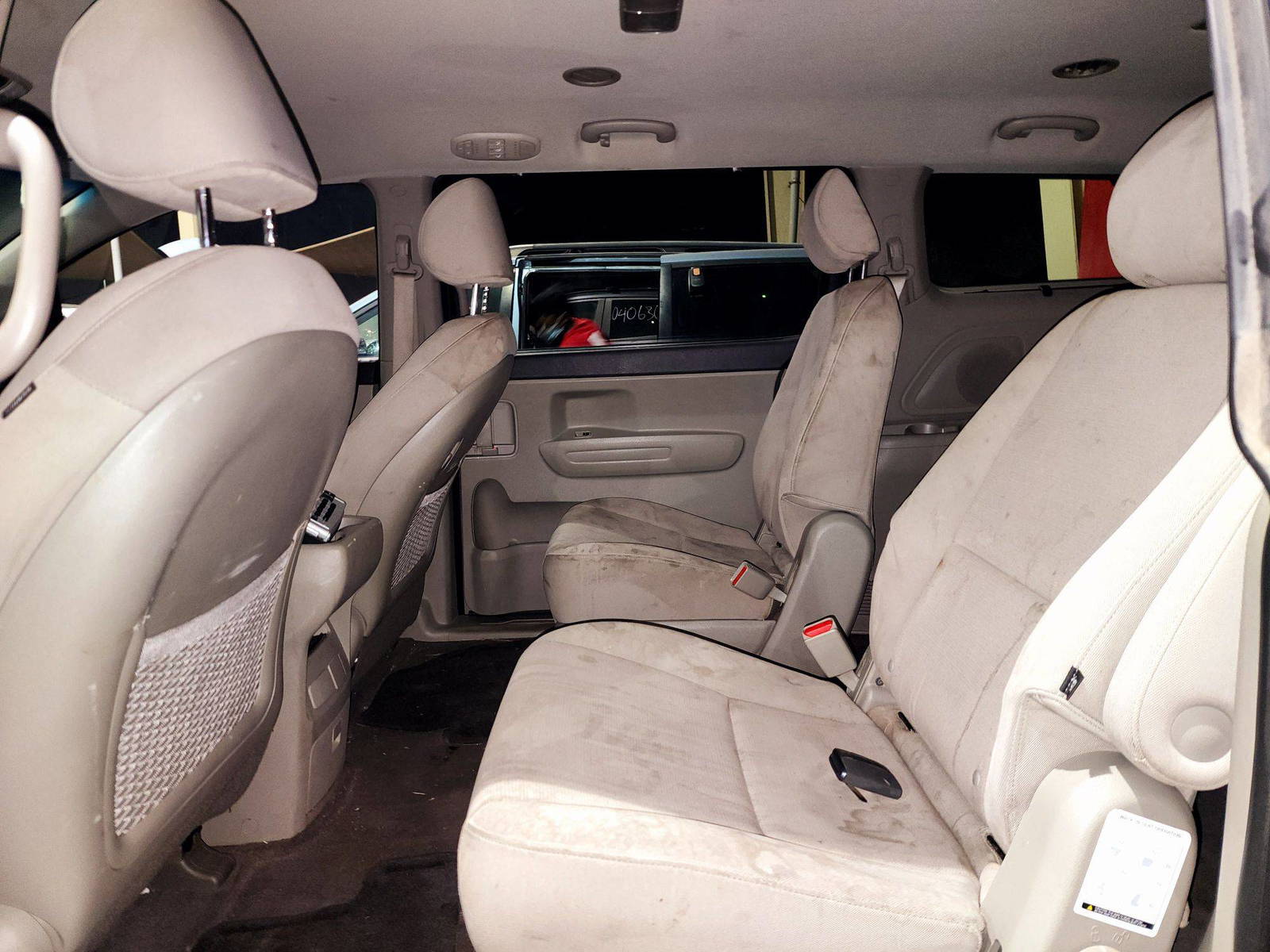 2015 KIA SEDONA — 136659 Miles — Lot 62084884 — Souq - Marhaba Auctions Used Cars - Image 6