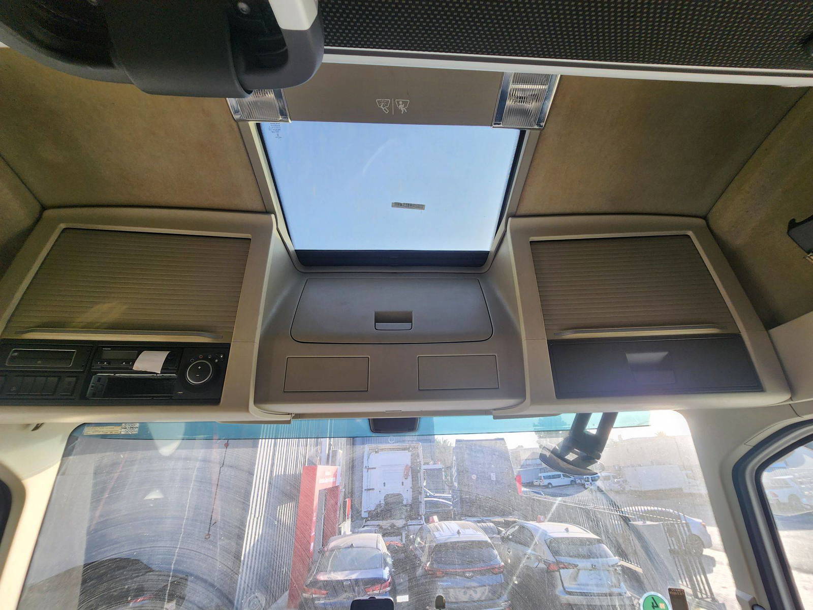 VOLVO FH-Series 2015 - Marhaba Auction Used Cars - Image 8