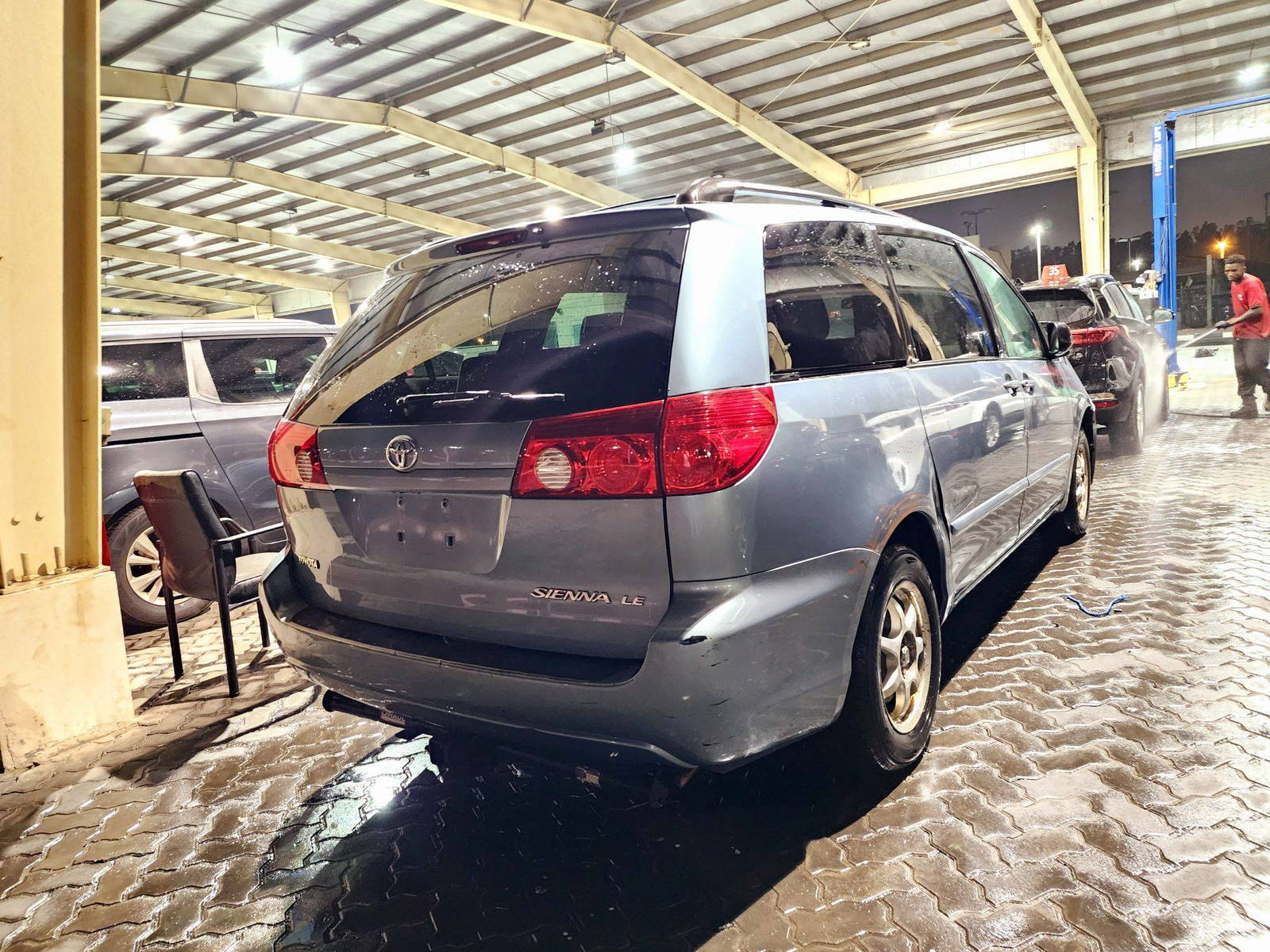 2007 TOYOTA SIENNA — 220710 Miles — Lot 40500769 — Souq - Marhaba Auctions Used Cars - Image 4