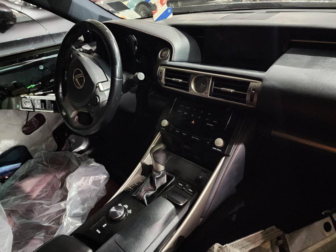 2014 LEXUS IS-350 — 177184 Miles — Lot 37785827 - Marhaba Auctions Used Cars - Image 7