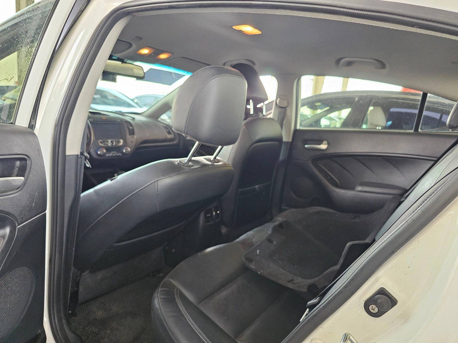 2015 KIA K3 — 184290 KM — Lot 346086 — Souq - Marhaba Auctions Used Cars - Image 6