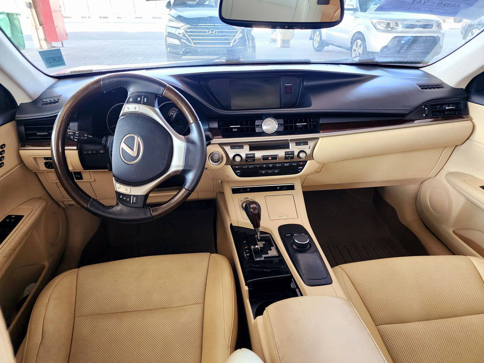 2015 LEXUS ES 350 — 116320 Miles — Lot 2168370 — Souq - Marhaba Auctions Used Cars - Image 7