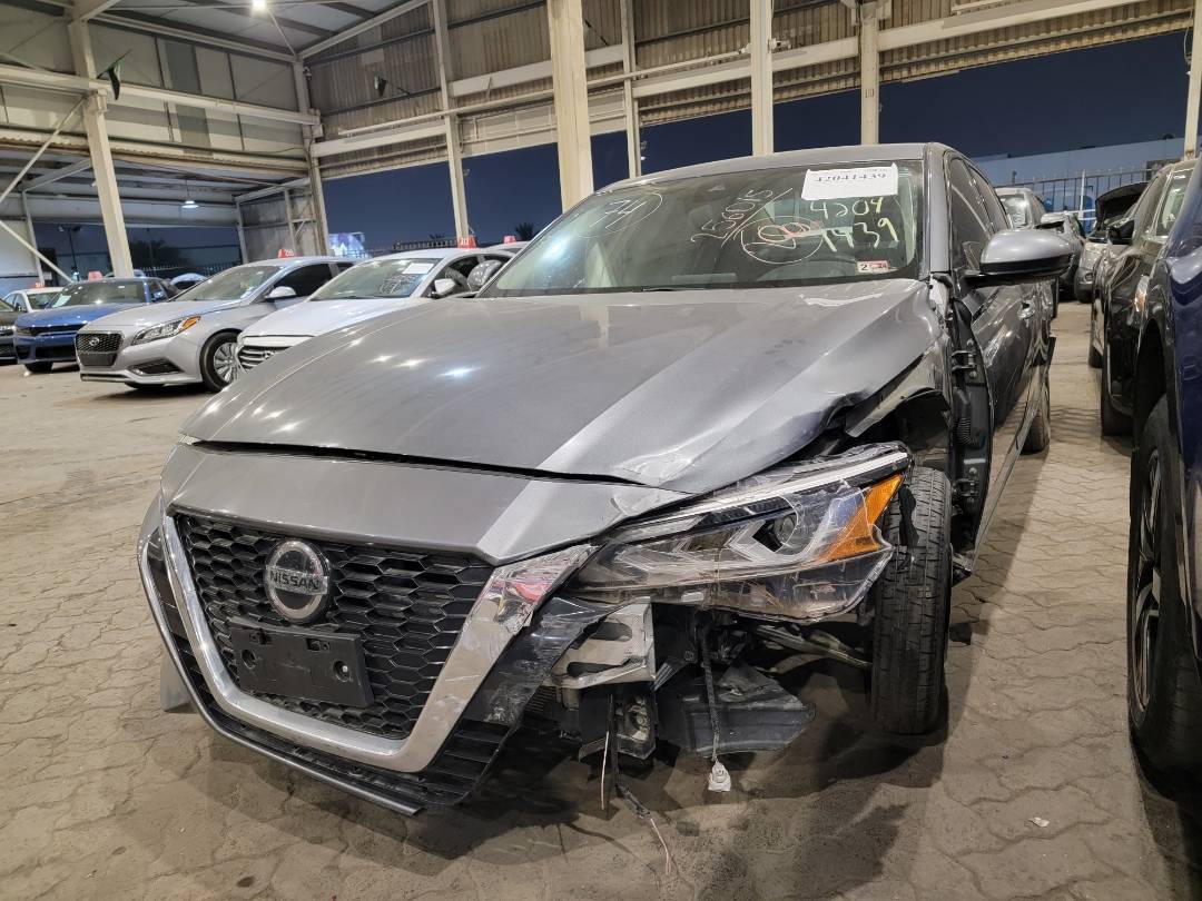 2019 NISSAN ALTIMA — 104888 Miles — Lot 56015 — Main - Marhaba Auctions Used Cars - Image 4