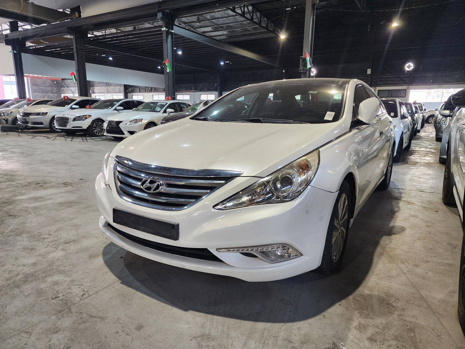 2014 HYUNDAI SONATA — 185251 KM — Lot 591116 — Al Quoz - Marhaba Auctions Used Cars - Image 5