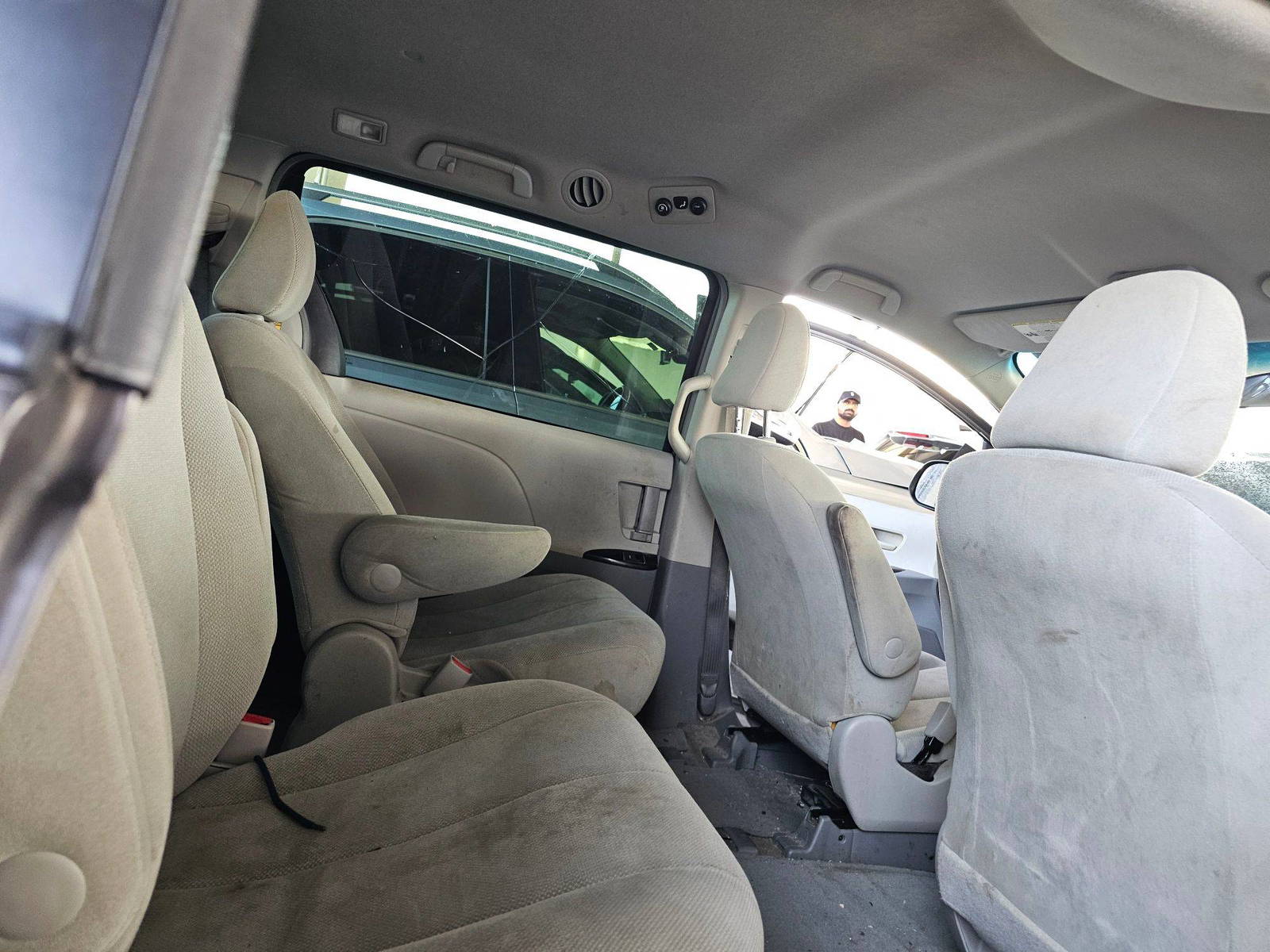 2013 TOYOTA SIENNA — 228661 Miles — Lot 403636 — Souq - Marhaba Auctions Used Cars - Image 6