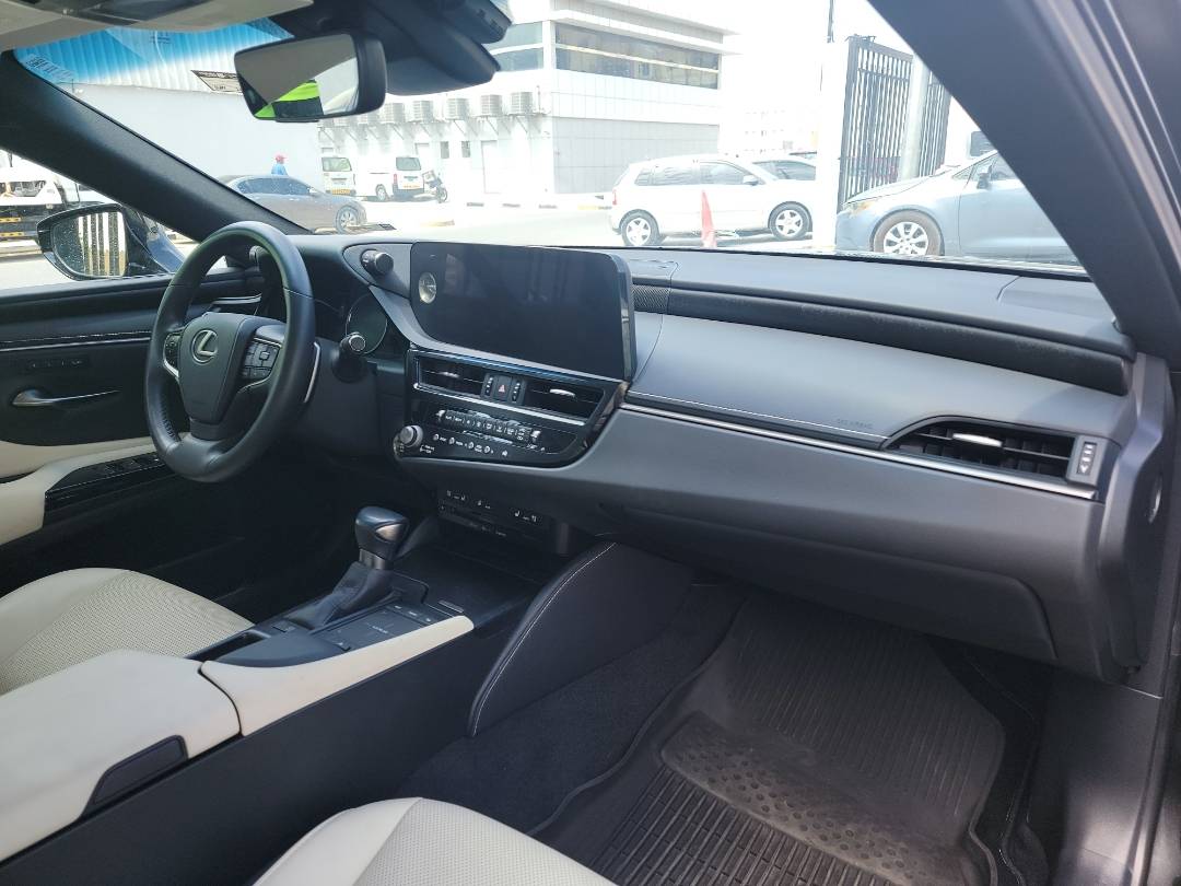 2022 LEXUS ES 350 — 21402 KM — Lot 120439 - Marhaba Auctions Used Cars - Image 6