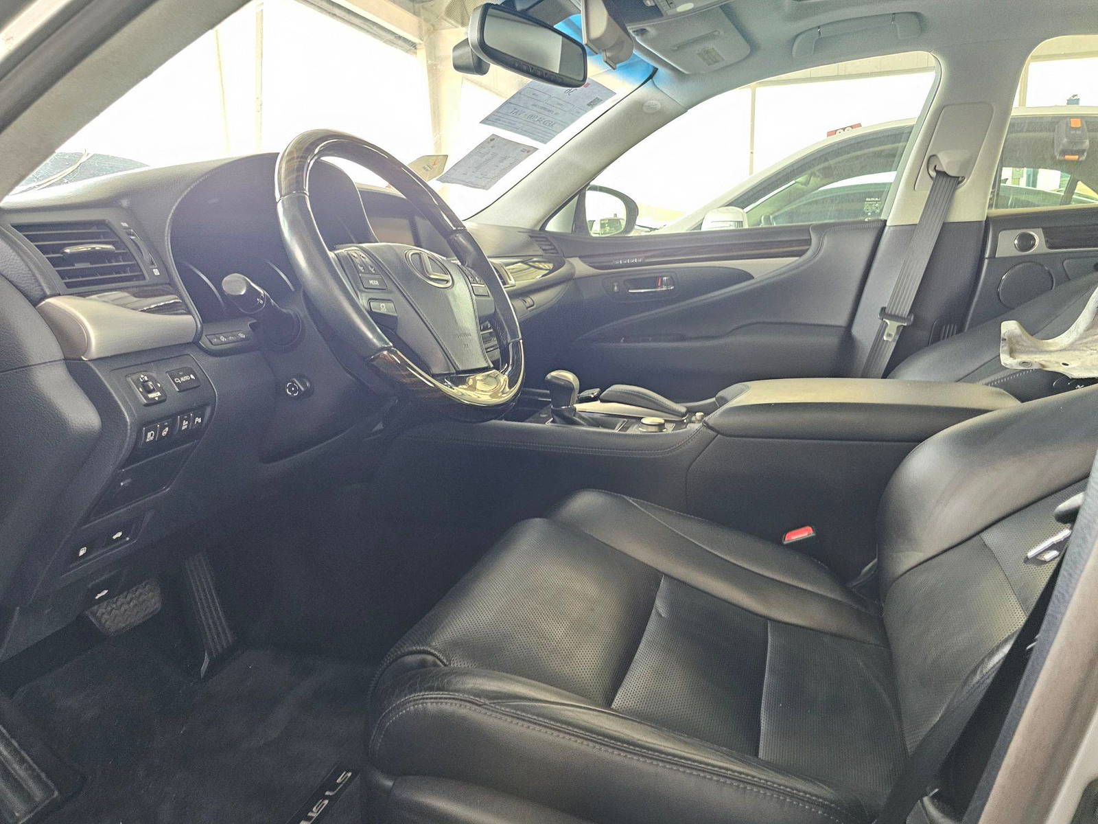 2015 LEXUS LS 460 — 158601 Miles — Lot XF5133806 — Souq - Marhaba Auctions Used Cars - Image 9