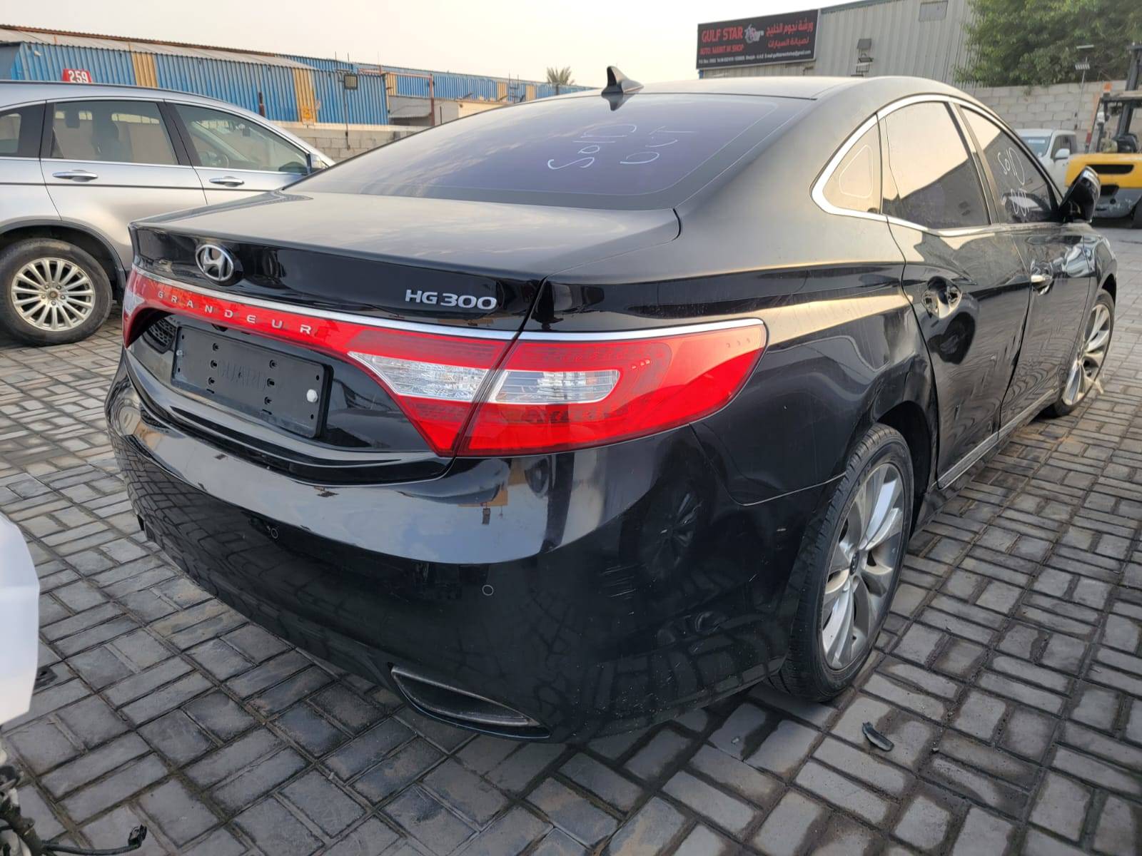 2011 HYUNDAI GRANDEUR — 242412 KM — Lot 21249 — Souq - Marhaba Auctions Used Cars - Image 3