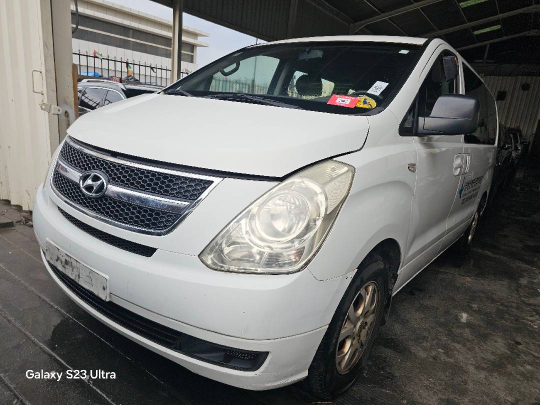 HYUNDAI GRAND STAREX