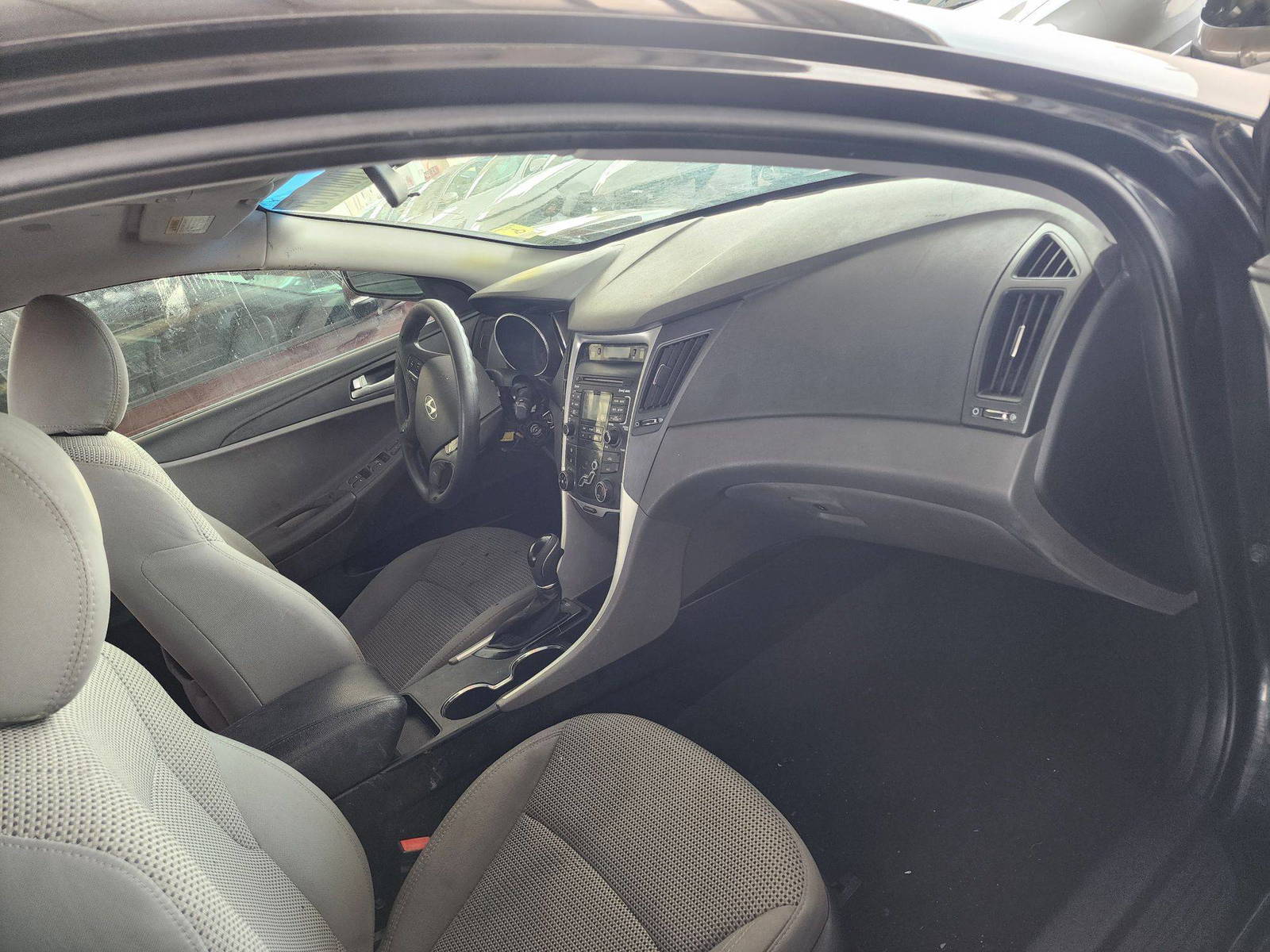 2011 HYUNDAI SONATA — 112300 Miles — Lot 99790 — Souq - Marhaba Auctions Used Cars - Image 4
