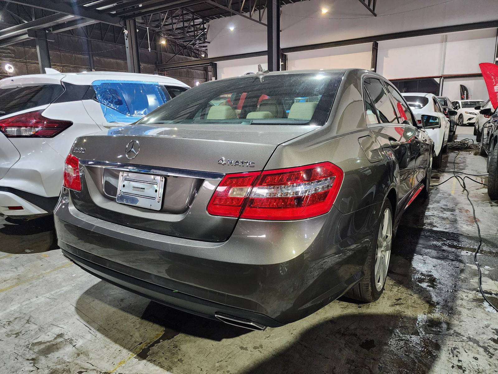 2011 MERCEDES BENZ E 350 — 225043 Miles — Lot B6BA262484 — Souq - Marhaba Auctions Used Cars - Image 4