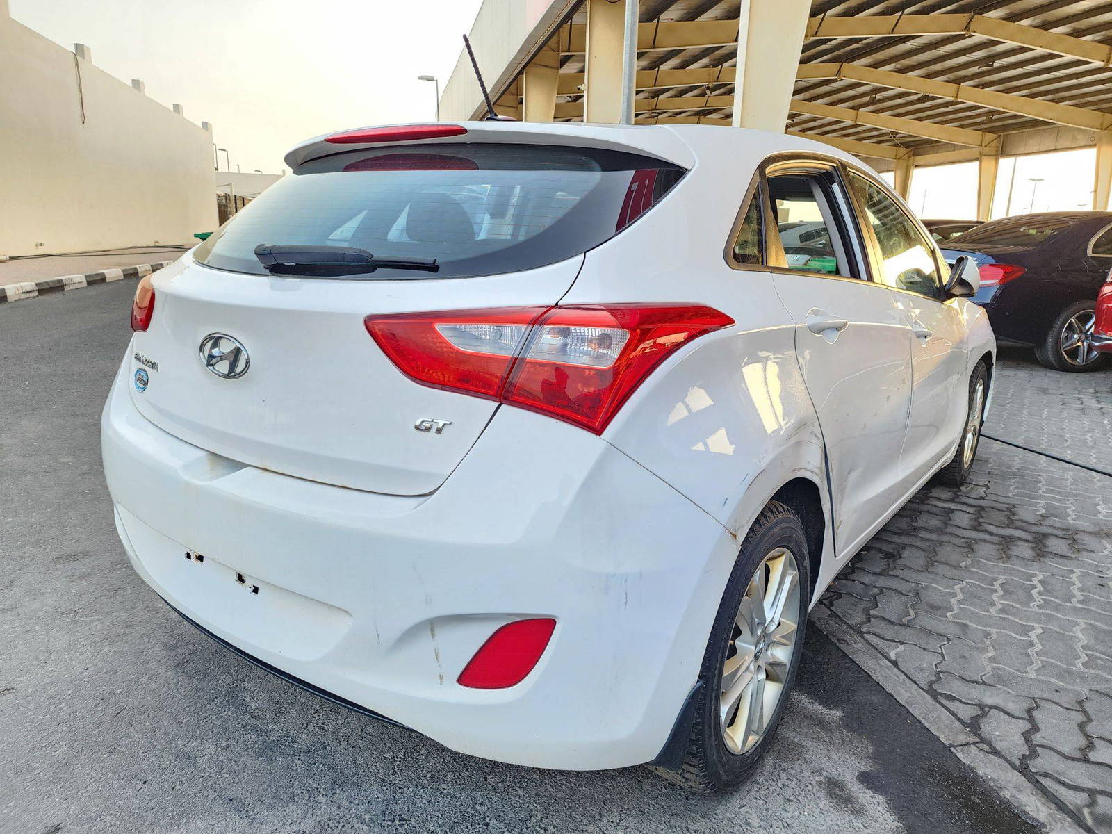 2013 HYUNDAI ELANTRA — 179624 KM — Lot 129701 — Souq - Marhaba Auctions Used Cars - Image 3
