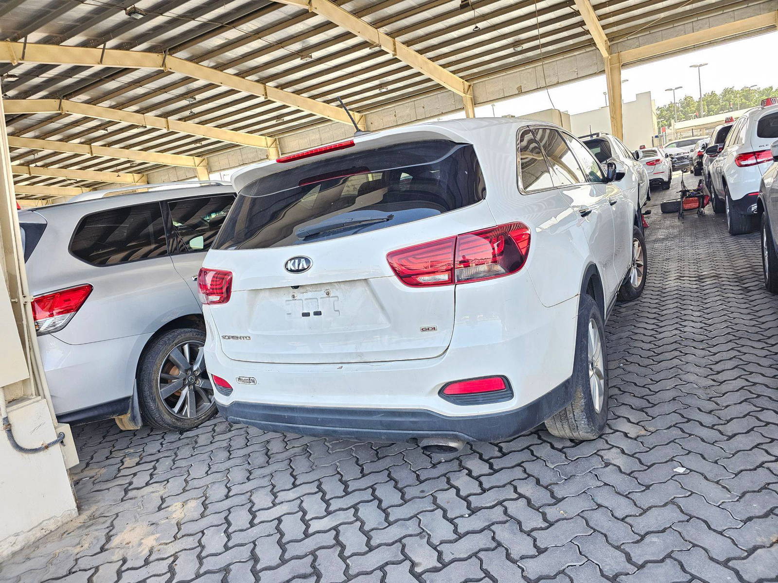 2019 KIA SORENTO — 167408 Miles — Lot 65044565 — Souq - Marhaba Auctions Used Cars - Image 4